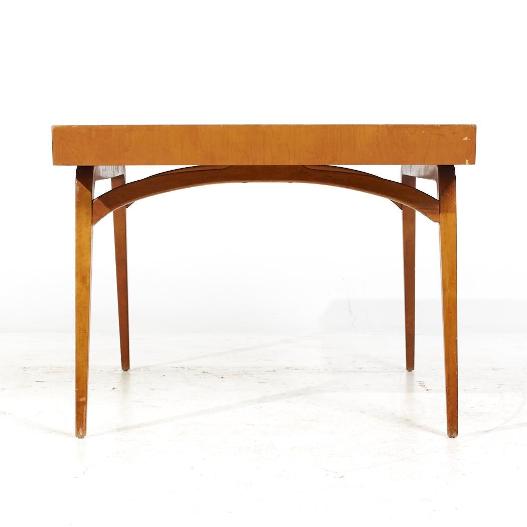 Edmond Spence Mid Century Birch Expanding Dining Table with 2 Leaves In Good Condition For Sale In Countryside, IL