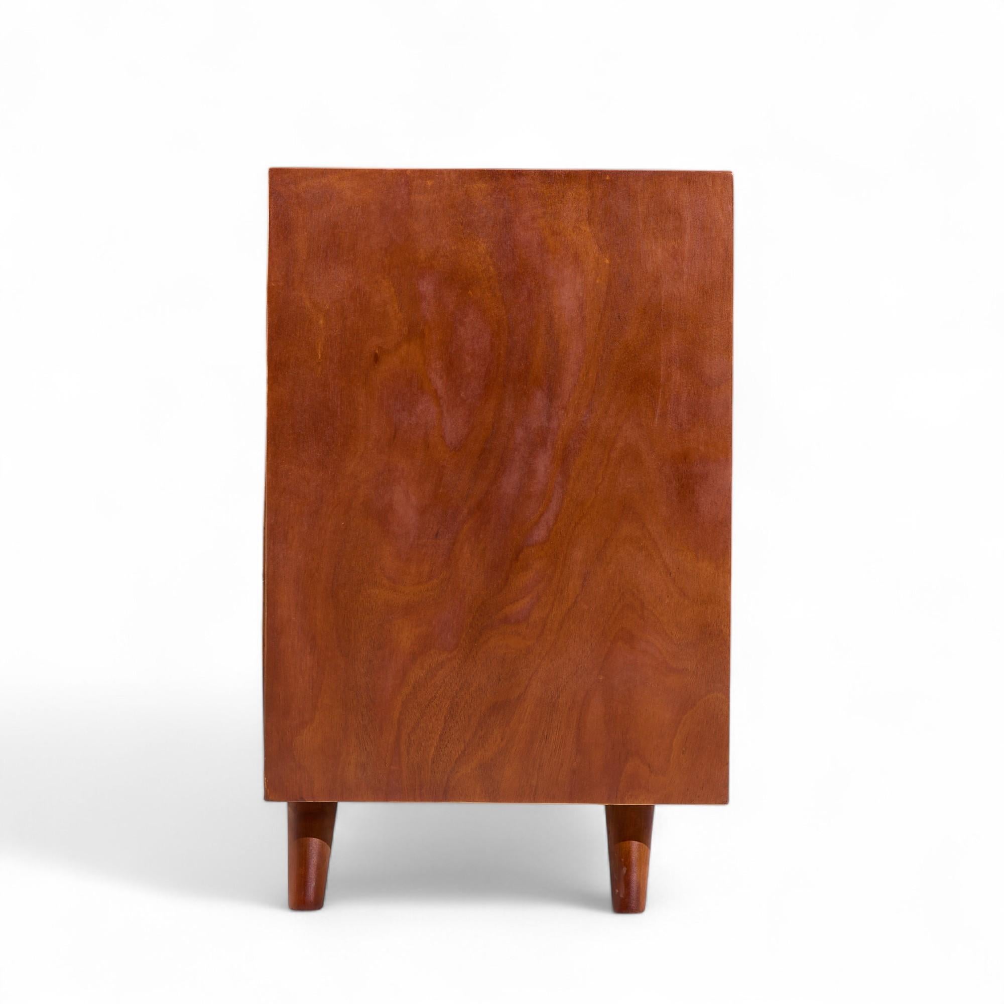 Americano Cassettone Edmond Spence di metà secolo in betulla in vendita