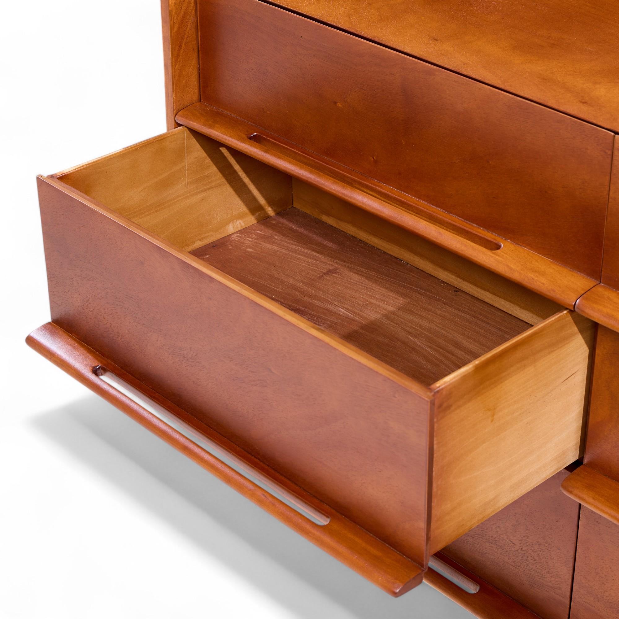 Fine XX secolo Cassettone Edmond Spence di metà secolo in betulla in vendita