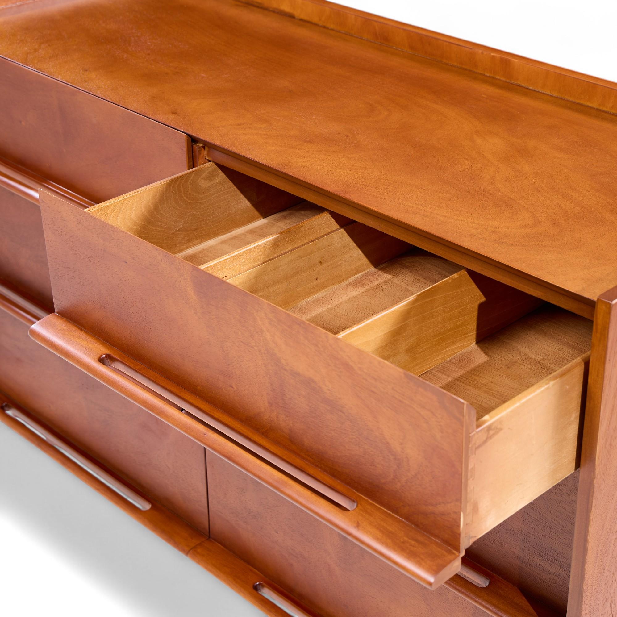 Betulla Cassettone Edmond Spence di metà secolo in betulla in vendita