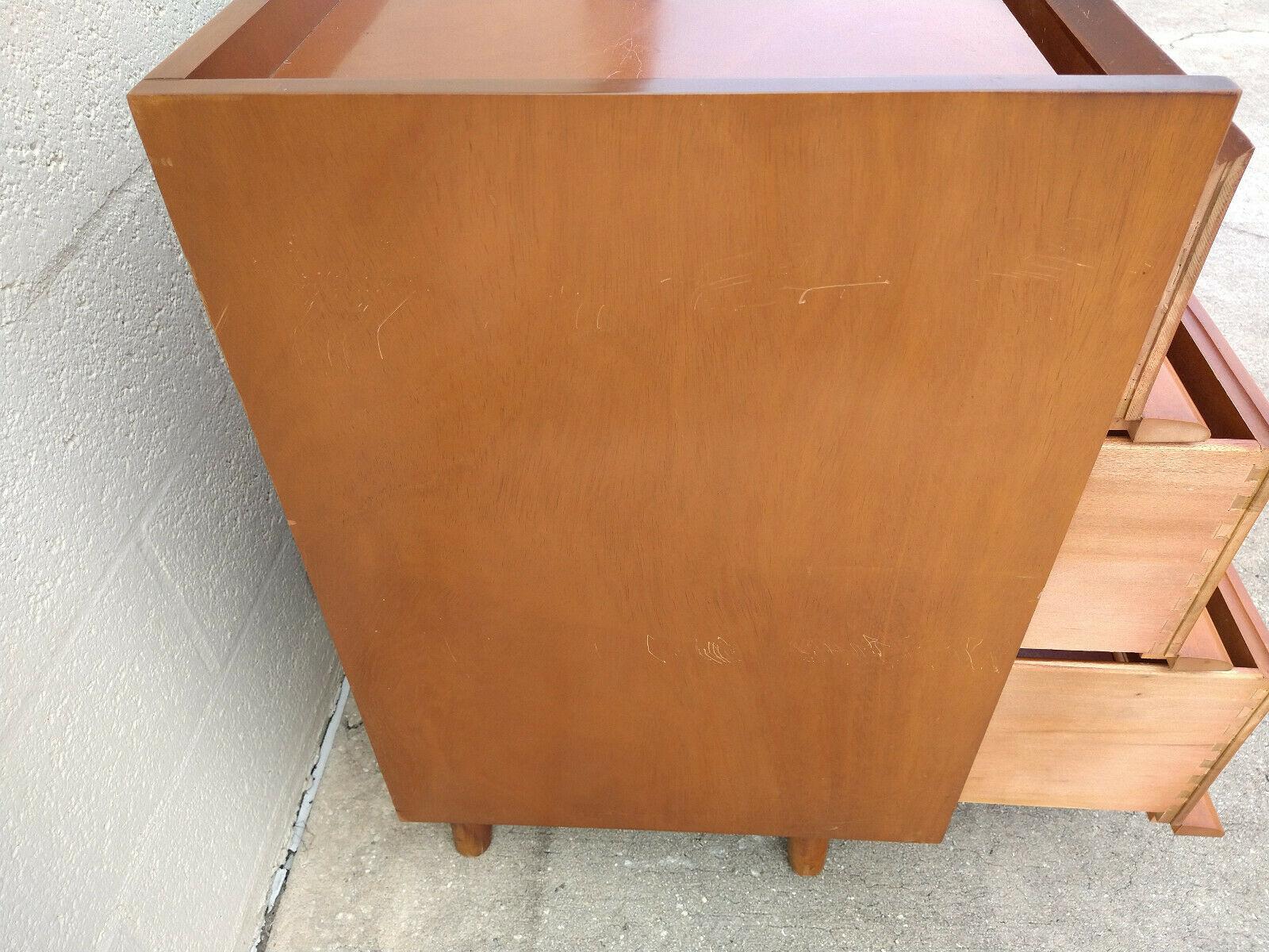 Edmond Spence Mid-Century Modern Dresser with Sculpted Drawer-Length Pulls For Sale 3