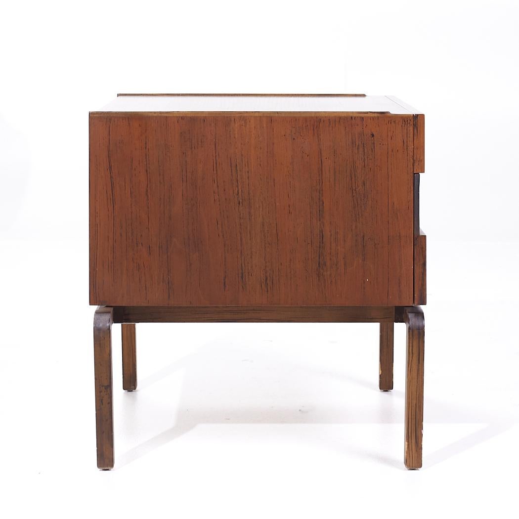 Edmond Spence Mid Century Swedish Nightstand In Good Condition For Sale In Countryside, IL