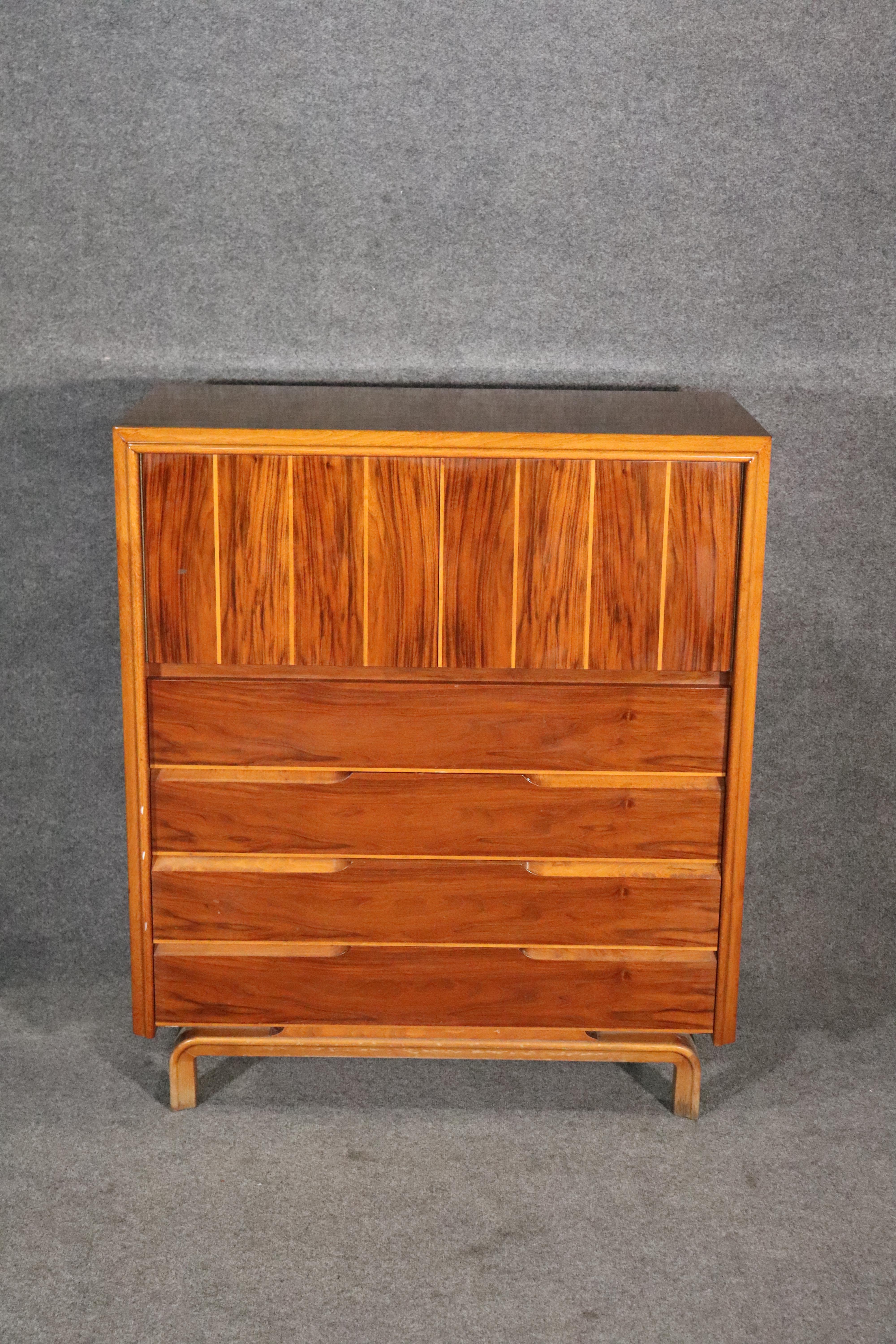 Edmond Spence designed bedroom set, including full size headboard, long dresser, gentleman's chest, and two bedside tables. Superb mid-century design with rich rosewood grain throughout.
tall chest: 46h, 40w, 20d
headboard: 35h, 60.25w
long dresser:
