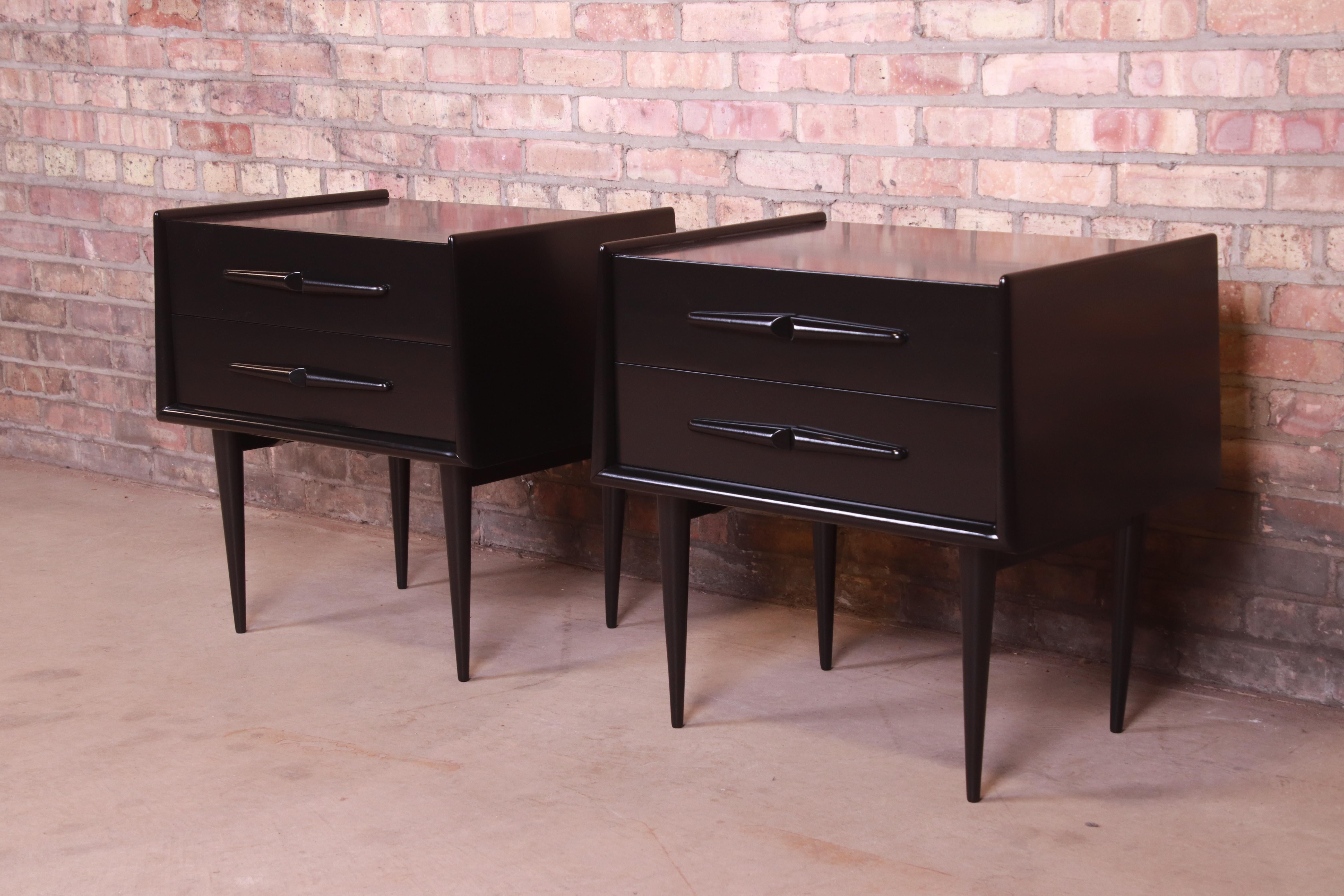 An exceptional pair of midcentury Swedish Modern black lacquered birch nightstands

Designed by Edmond Spence

Sweden, 1950s

Measures: 24.5