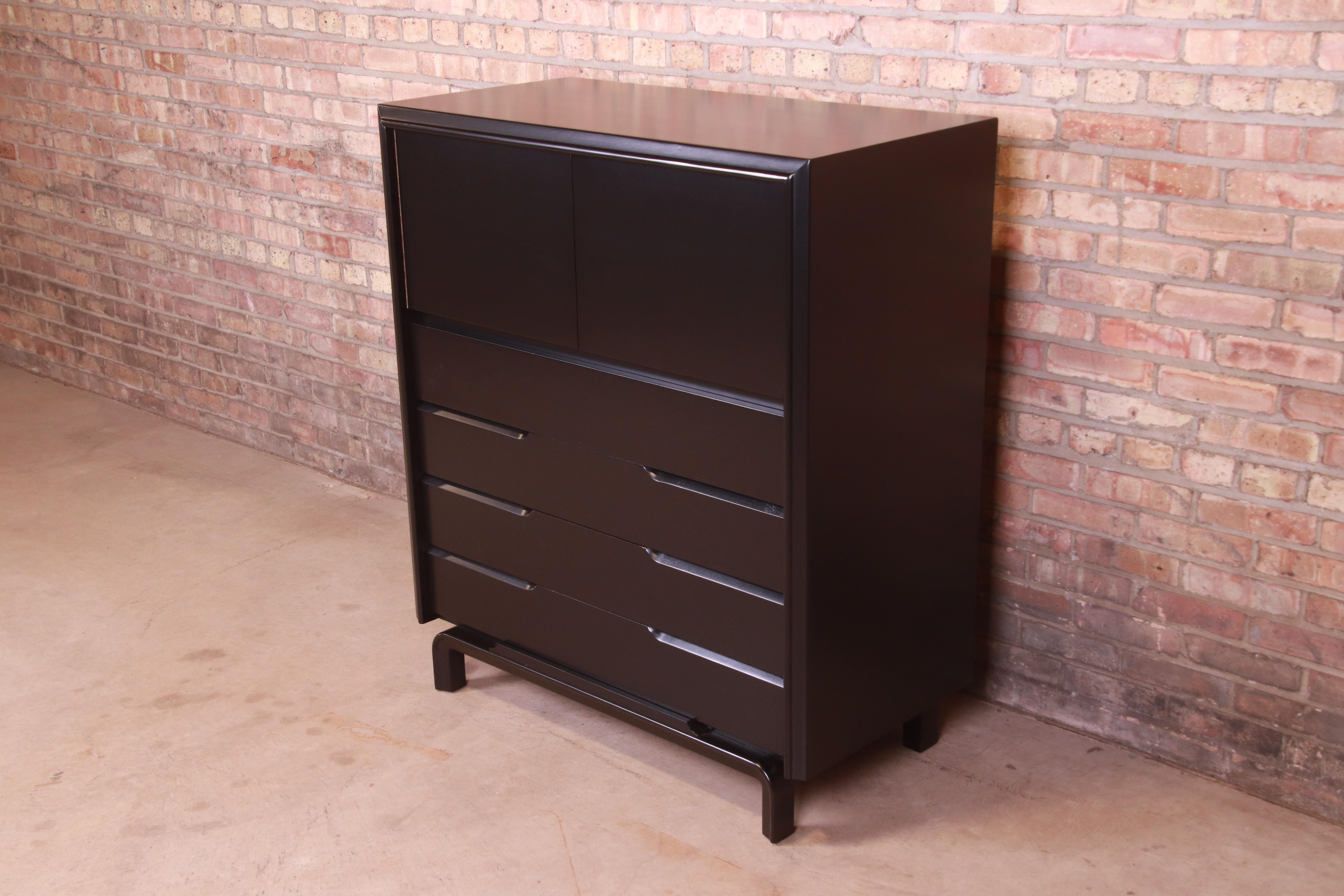 An exceptional mid-century Swedish Modern black lacquered birch highboy dresser or gentleman's chest

By Edmond J. Spence

Sweden, 1950s

Measures: 40