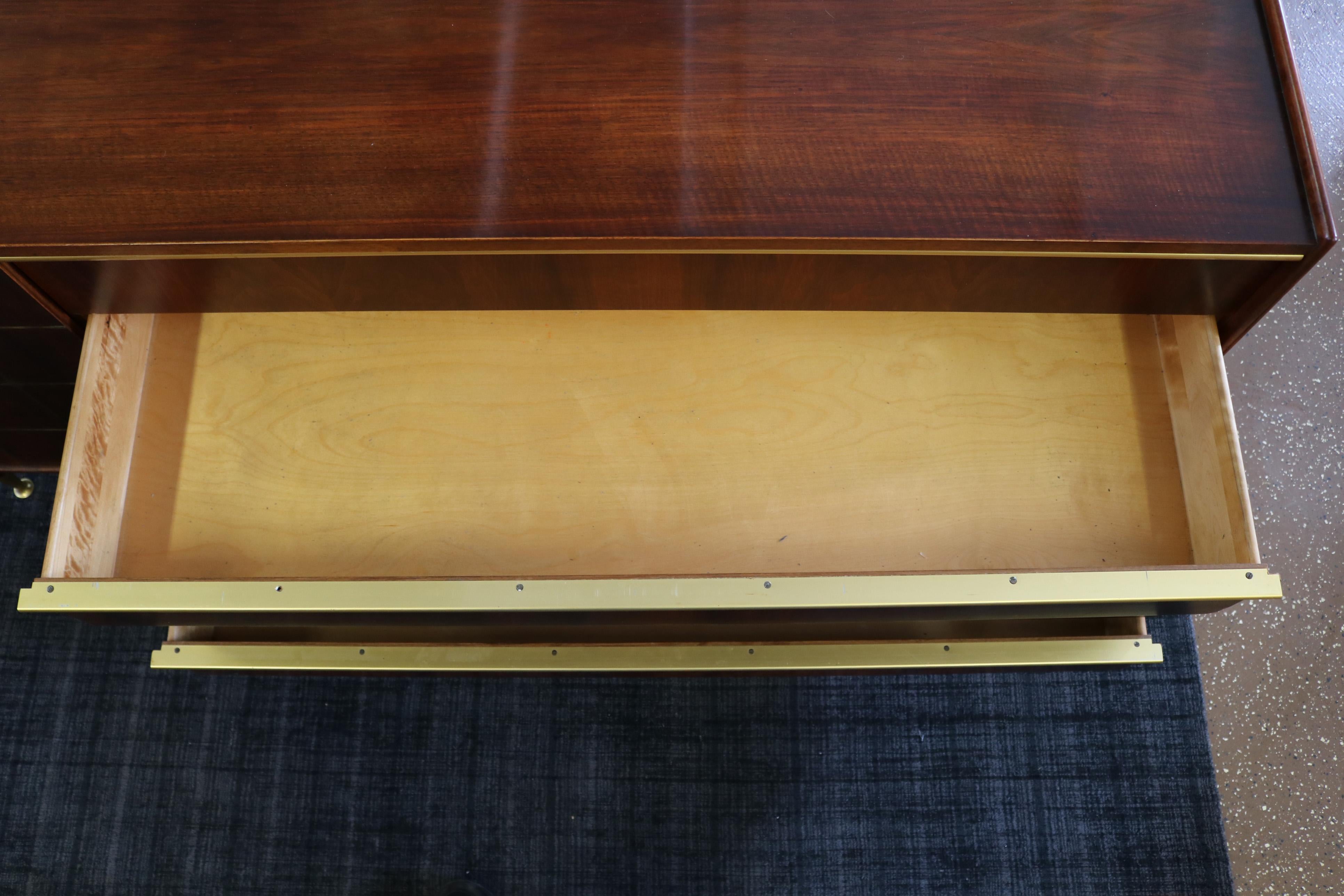 Edmond Spence Swedish Walnut & Brass Inlaid Chest of Drawers Double Dresser en vente 3
