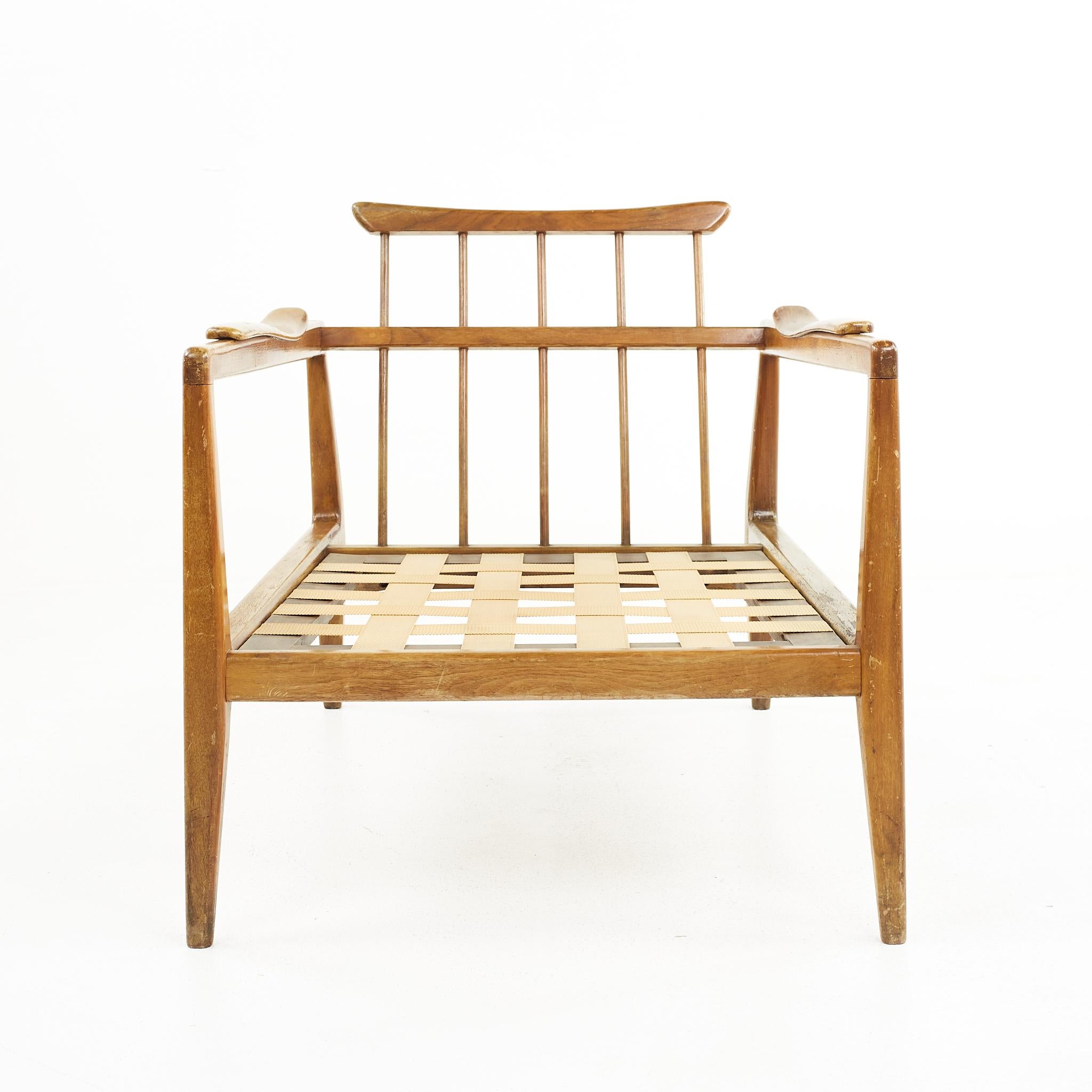 Edmond Spence Urban Aire Chaise longue en noyer du milieu du siècle avec revêtement noir en vente 4