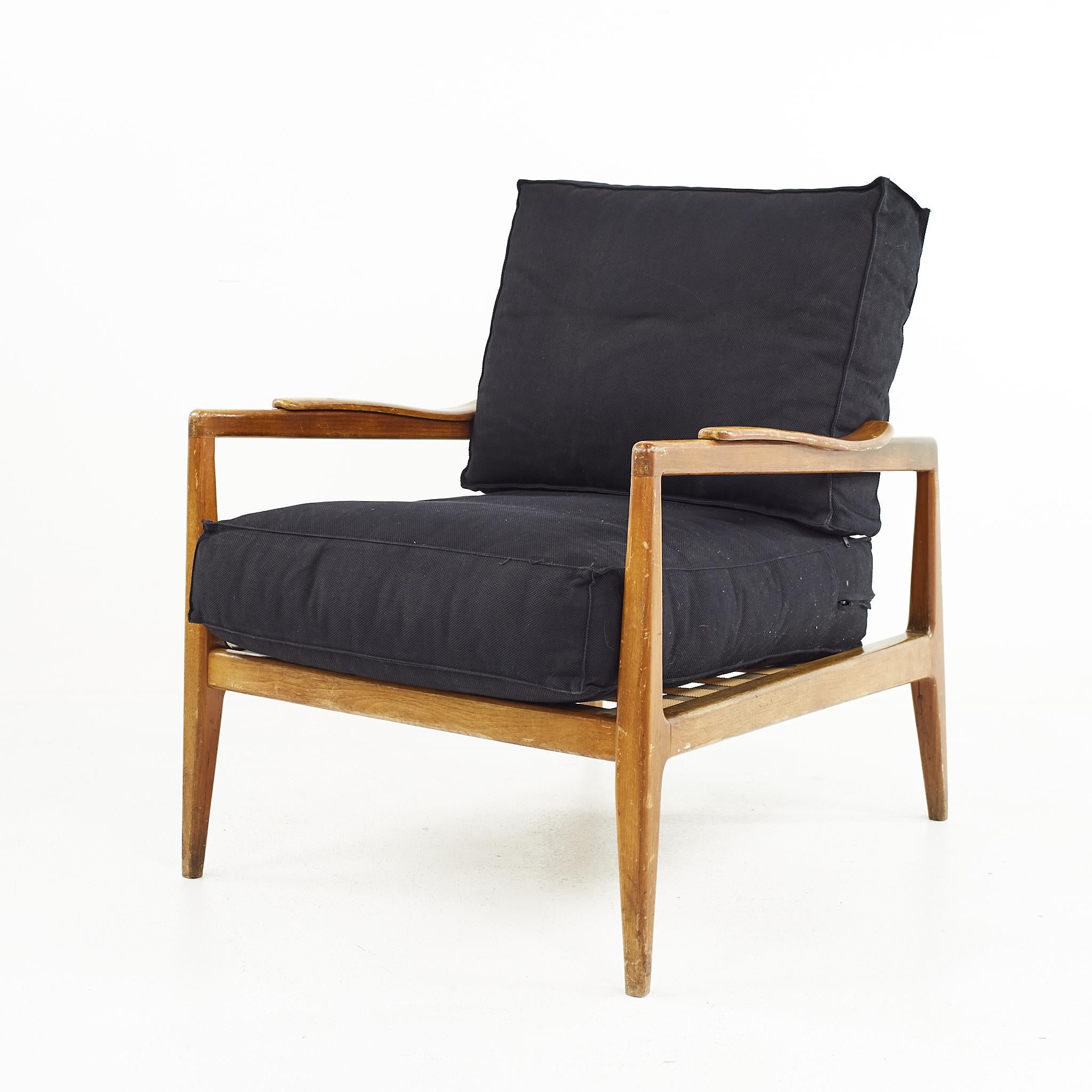 Mid-Century Modern Edmond Spence Urban Aire Chaise longue en noyer du milieu du siècle avec revêtement noir en vente