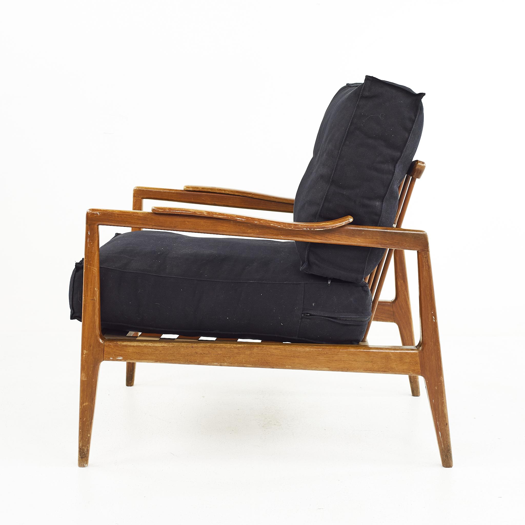 Edmond Spence Urban Aire Mid Century Walnut Lounge Chair with Black Upholstery In Good Condition For Sale In Countryside, IL