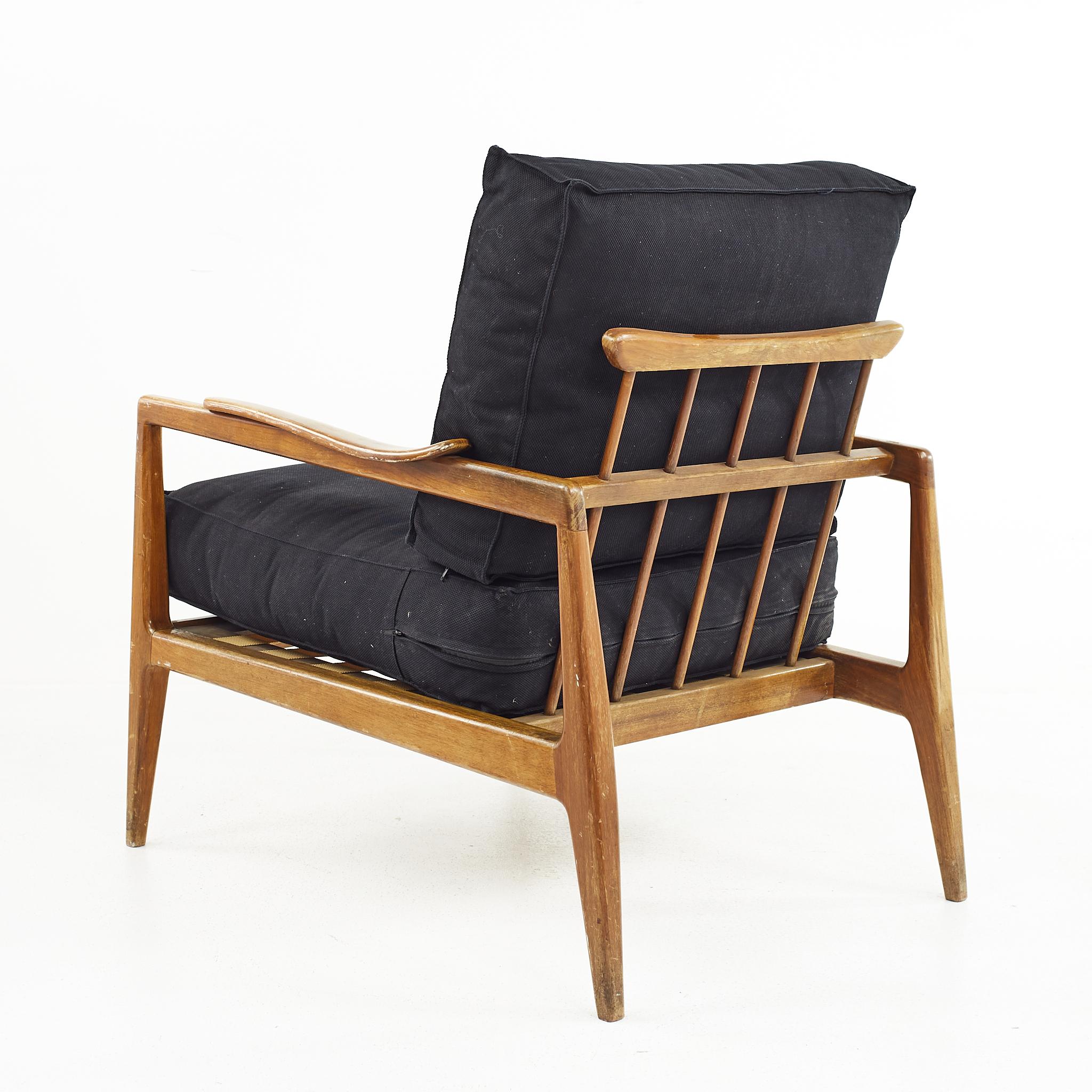 Edmond Spence Urban Aire Chaise longue en noyer du milieu du siècle avec revêtement noir en vente 1