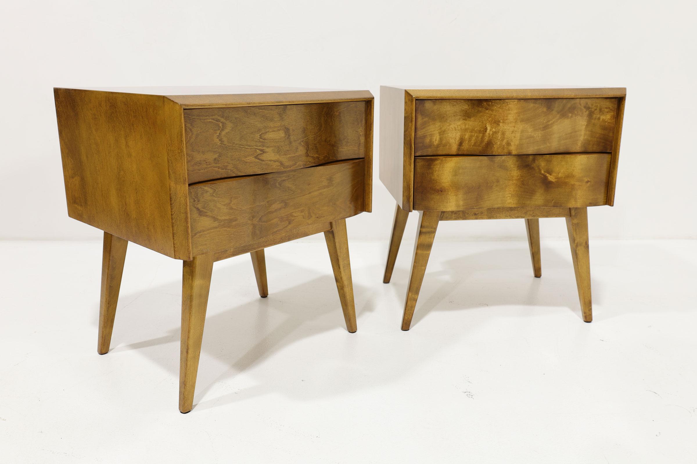 Edmond Spence Wavy Front Nightstands in Birch In Good Condition For Sale In Dallas, TX