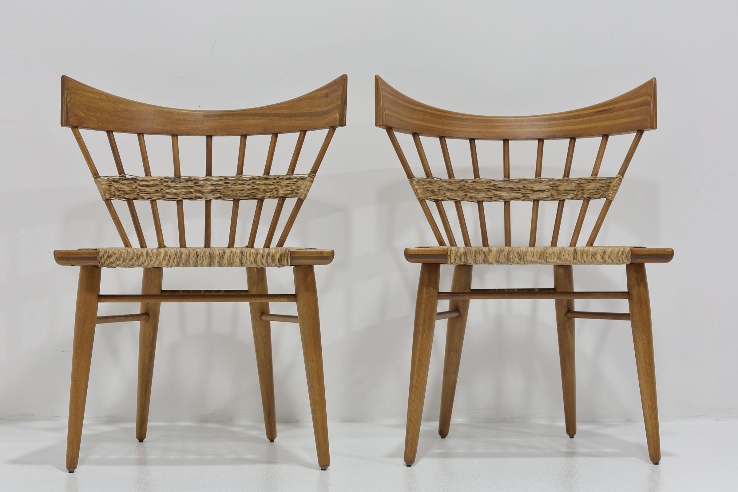 Beautiful set of 2 Mexican modernist 'Yucatan' dining chairs designed by Edmond J. Spence made of mahogany and woven seagrass, Mexico, the 1950s. The seagrass is in great condition and the chairs have been refinished.

