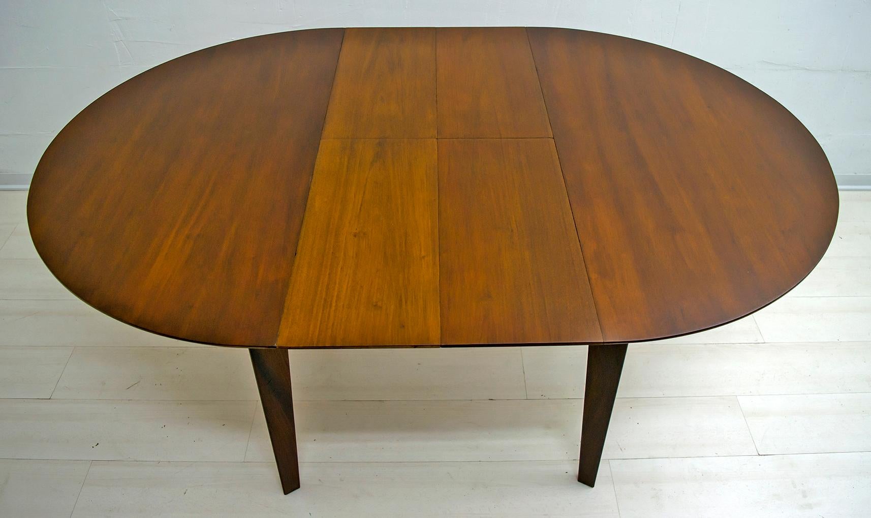 Edmondo Palutari for Dassi Mid-Century Italian Teak Round Dining Table, 1950s For Sale 5