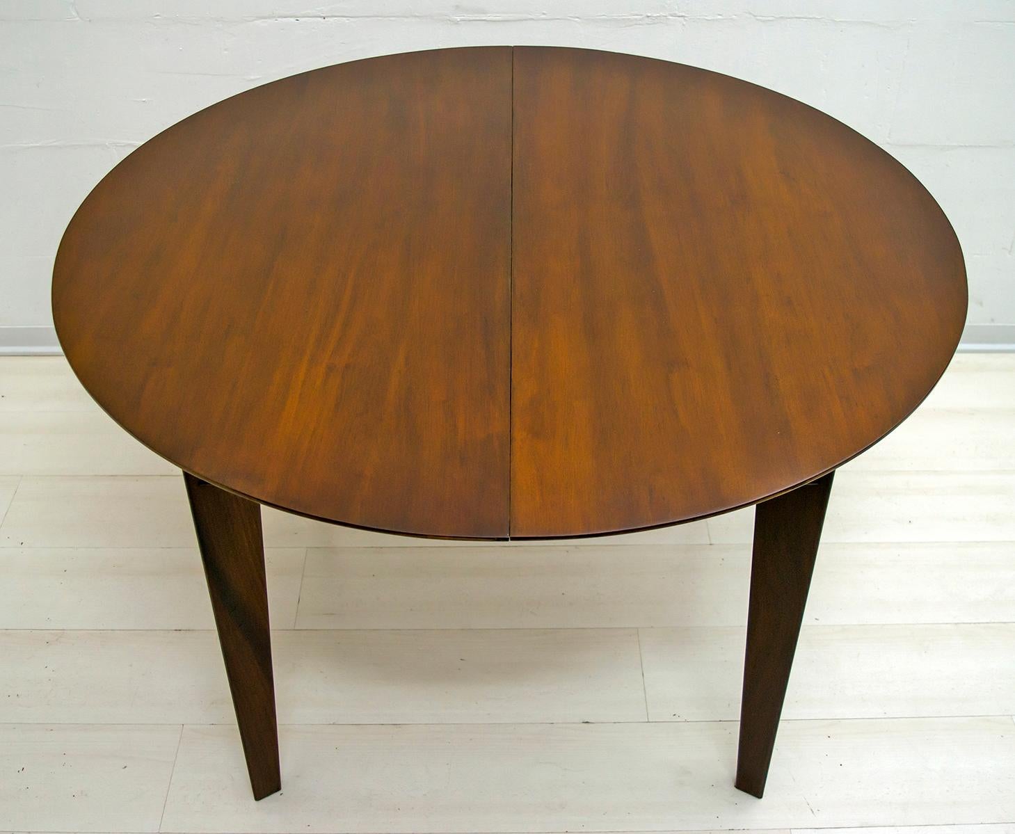 Mid-Century Modern Edmondo Palutari for Dassi Mid-Century Italian Teak Round Dining Table, 1950s For Sale