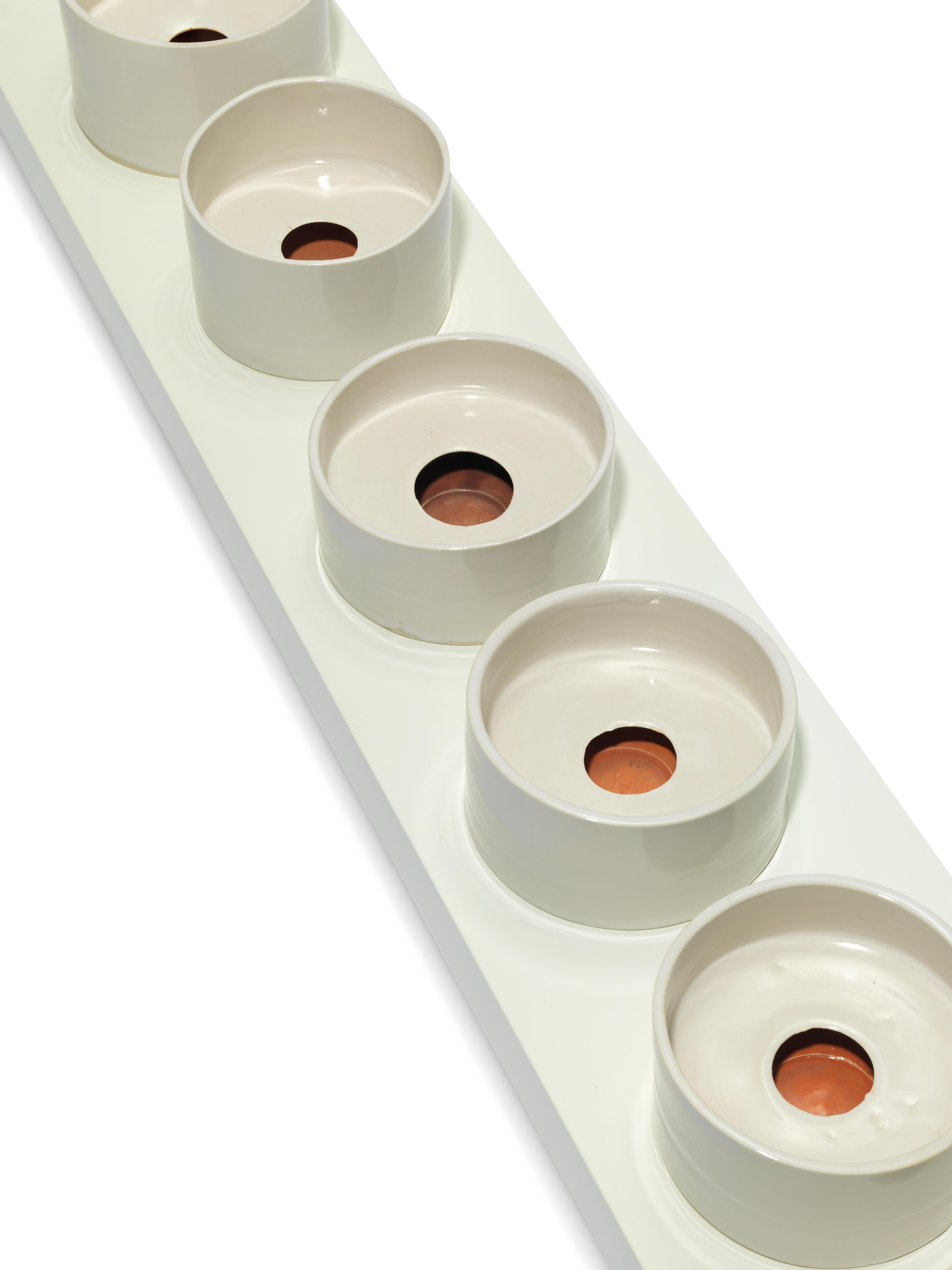 Colourfield de EDMUND DE WAAL - Cerámica, Minimalista, Artista Británico Contemporáneo - Sculpture de Edmund De Waal