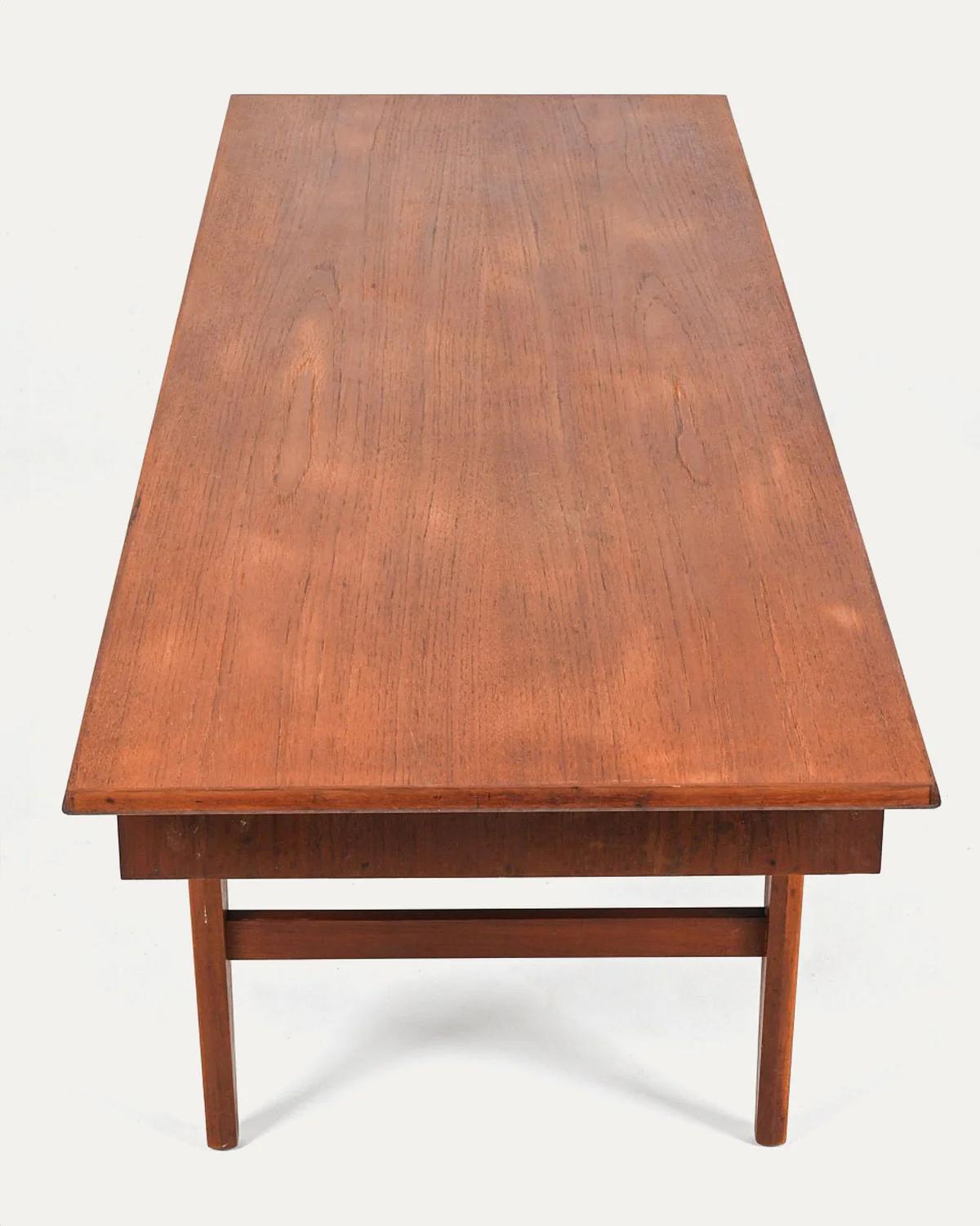 Mesa baja sobredimensionada de teca Edmund Jorgensen Manchado en venta