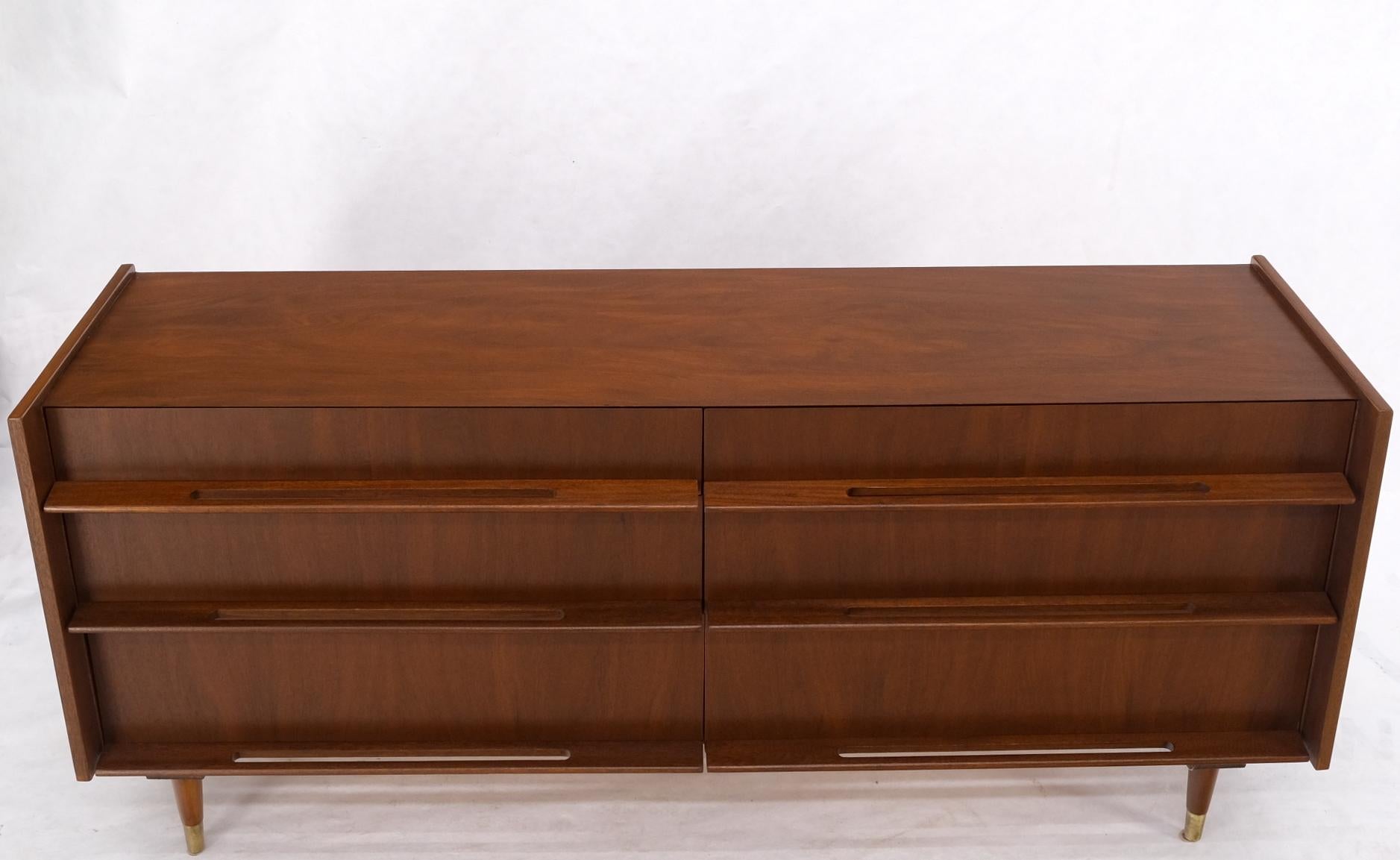 Edmund Spence Attributed Large 6 Drawers Walnut Dresser W/ Gallery Top Cone Legs For Sale 6