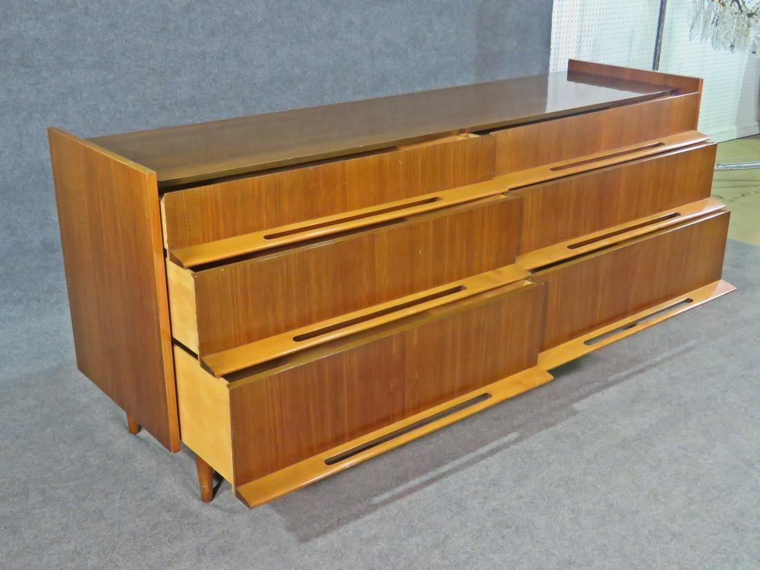 Mid-Century Modern six drawer dresser featuring rich walnut grain and tapered legs. This dresser would make a great addition to any home or office.

(Please confirm item location NY or NJ with dealer).


 