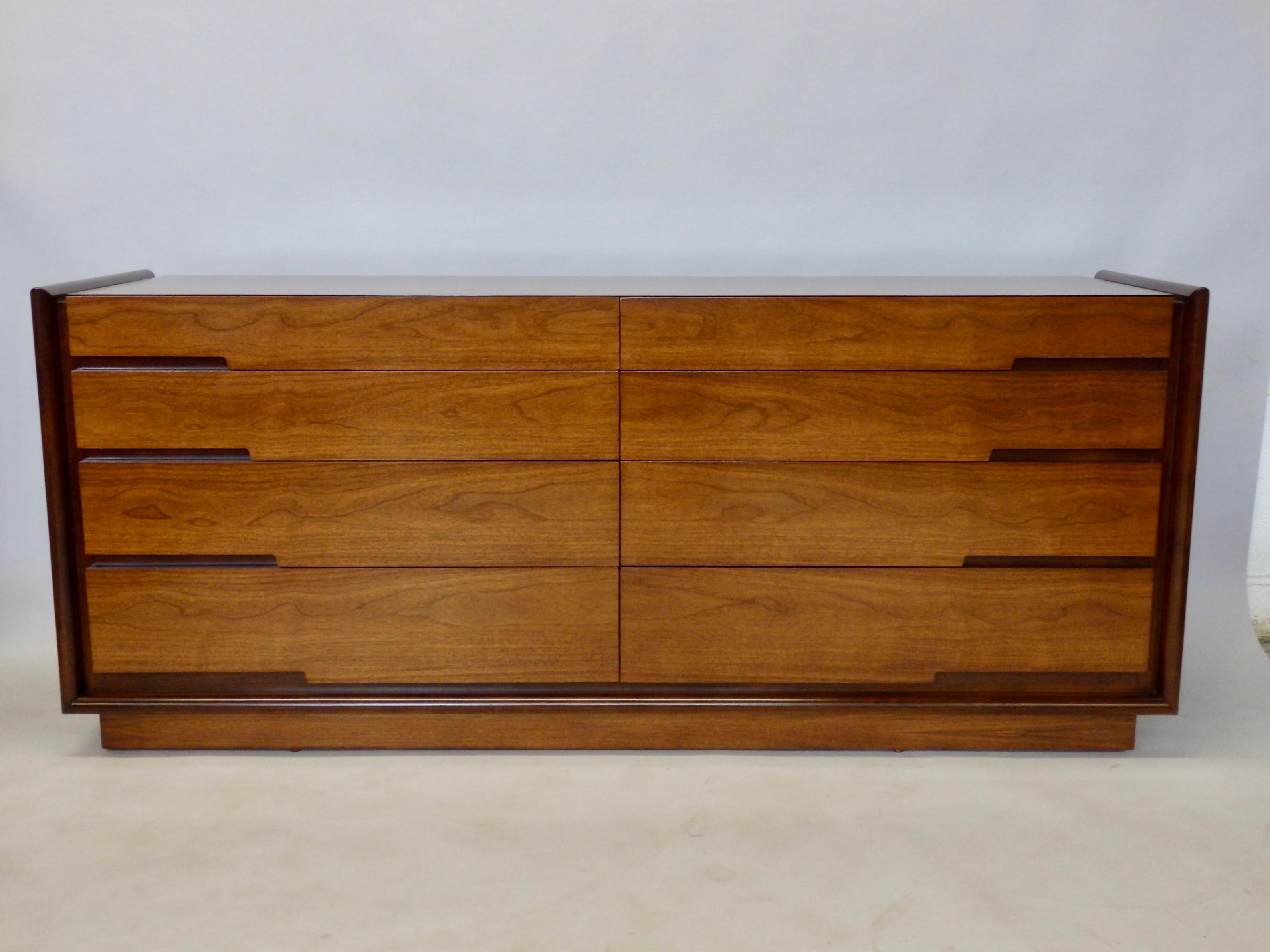 Edmund Spence Long Low Swedish Double Dresser with graduated drawers In Good Condition In Ferndale, MI