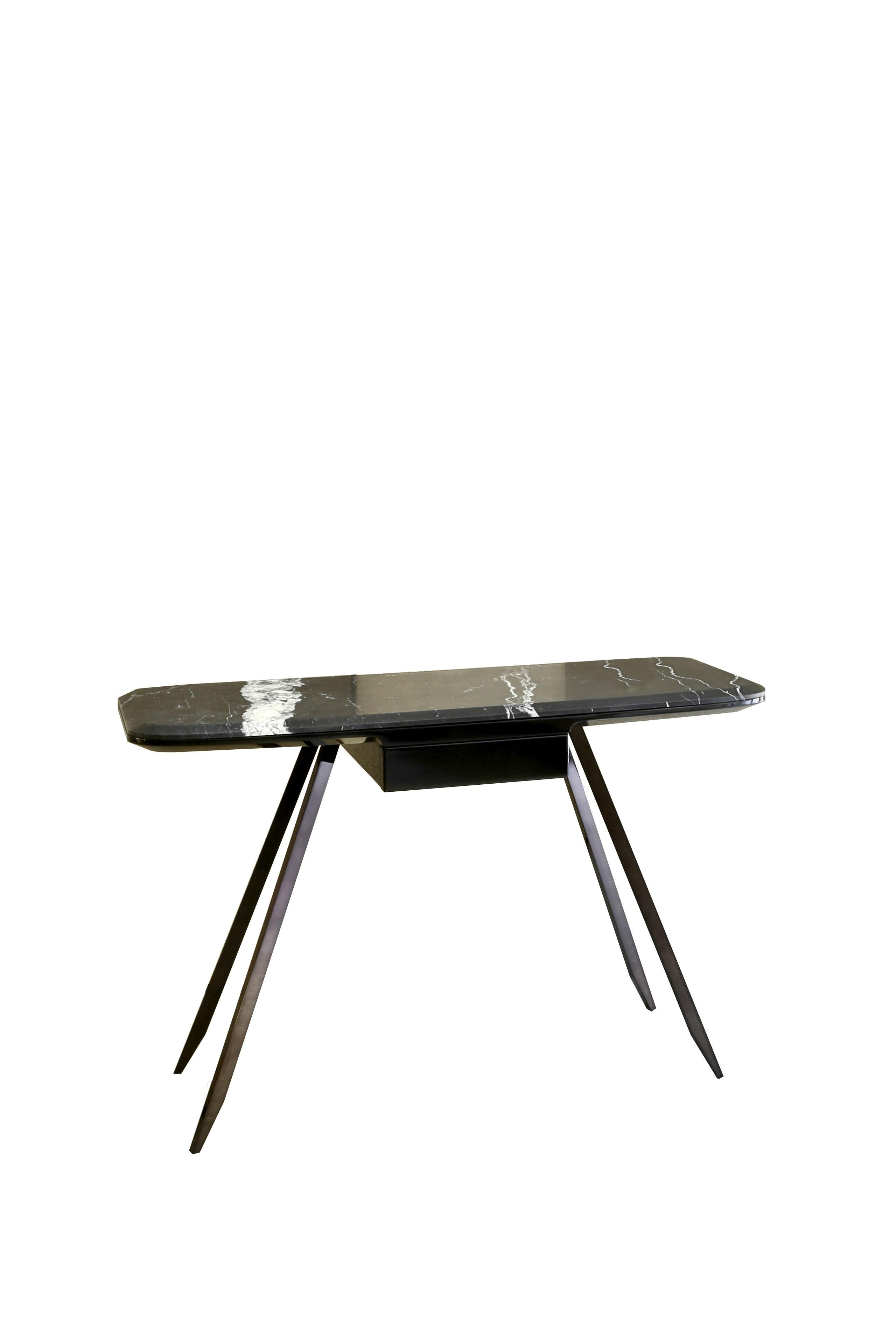 Konsole von Dodo mit Platte aus Marmor und Metallbeinen im Zustand „Neu“ im Angebot in Milan, MI