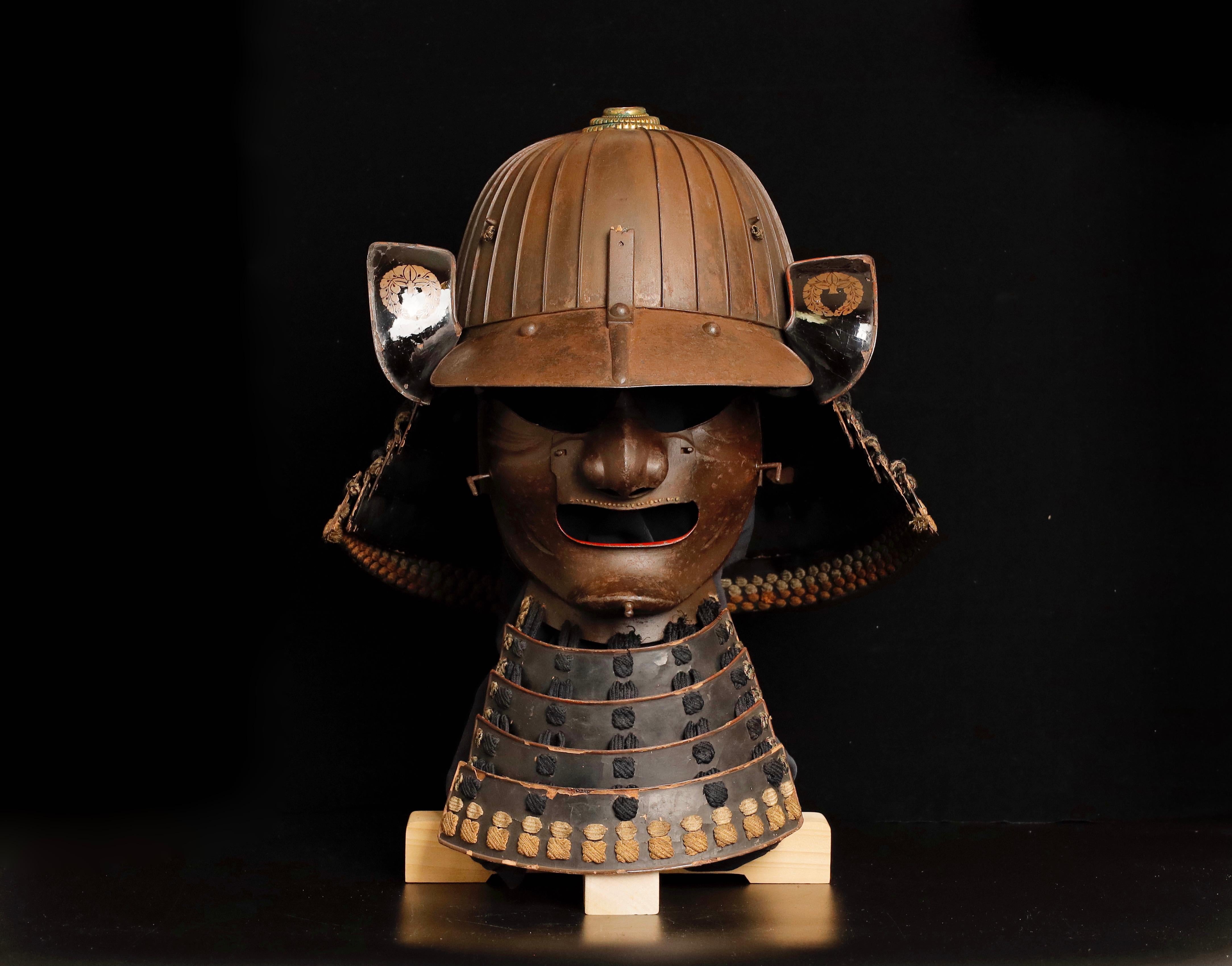 Edo-Era Samurai Helmet and Mask Set, an Authentic Piece of History from the 17th 3