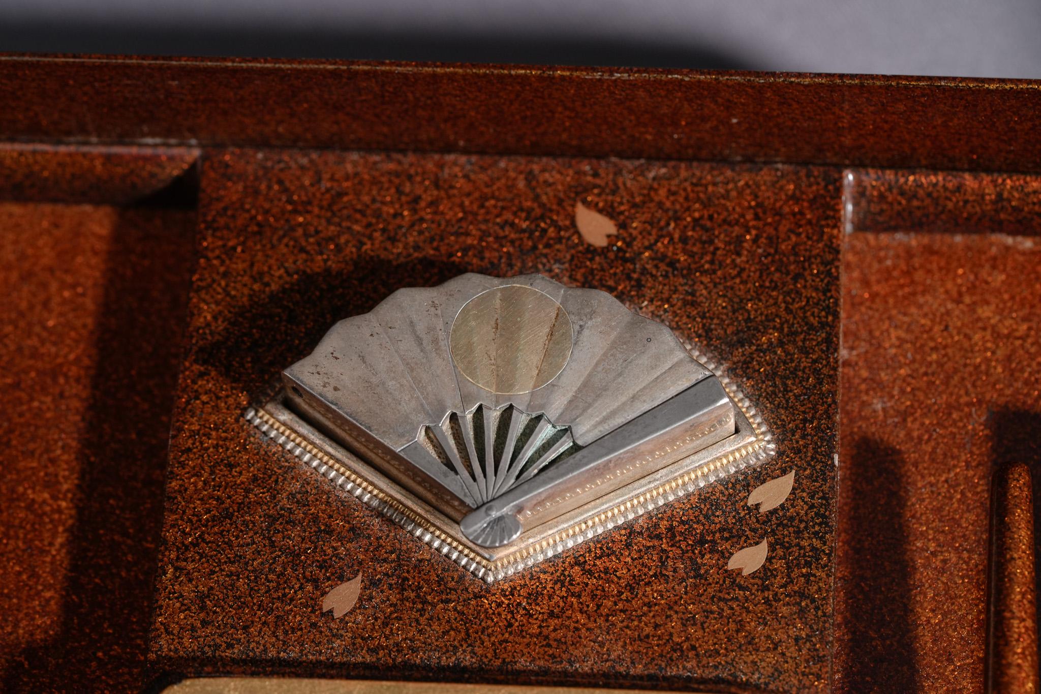 Edo-Goldlack-Schreibkasten mit Samurai-Krieger, Makie Suzuribako (18. Jahrhundert) im Angebot