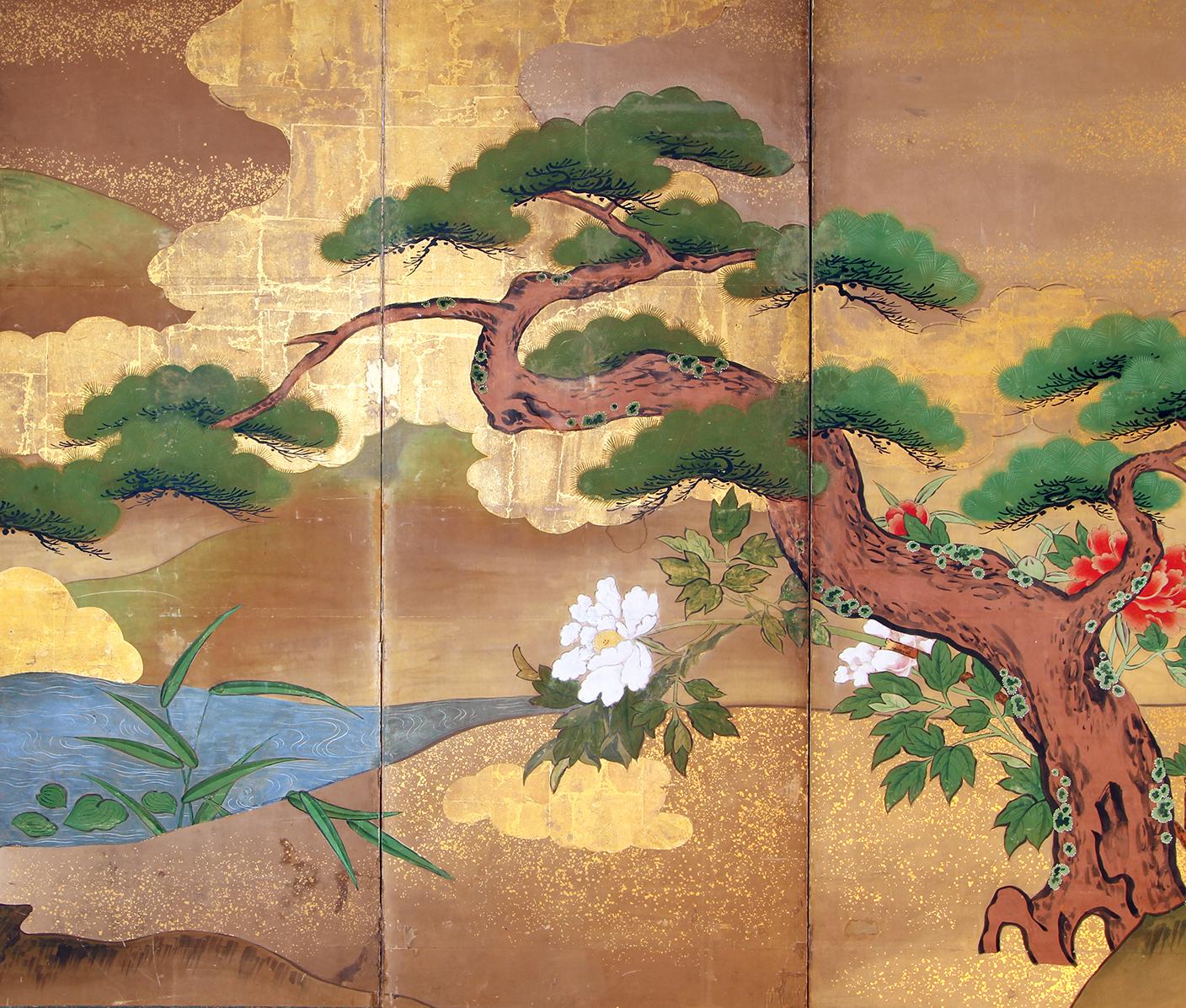 This Japanese screen is a beautiful example of a landscape with pine trees, peonies, birds with water, it gives off a pleasant feeling of harmony in nature.
The work is from the mid-eighteenth century, the middle of the Edo period, the artist is