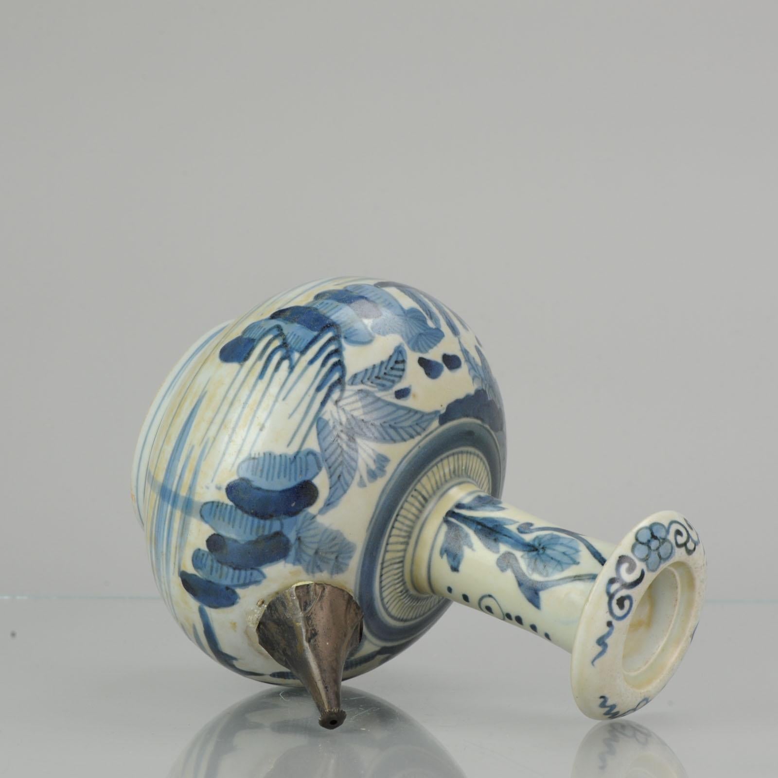 Edo Japanisches Porzellan Arita Blau-Weiß Ghendi Kendi Antike Florale, 17. im Zustand „Gut“ im Angebot in Amsterdam, Noord Holland
