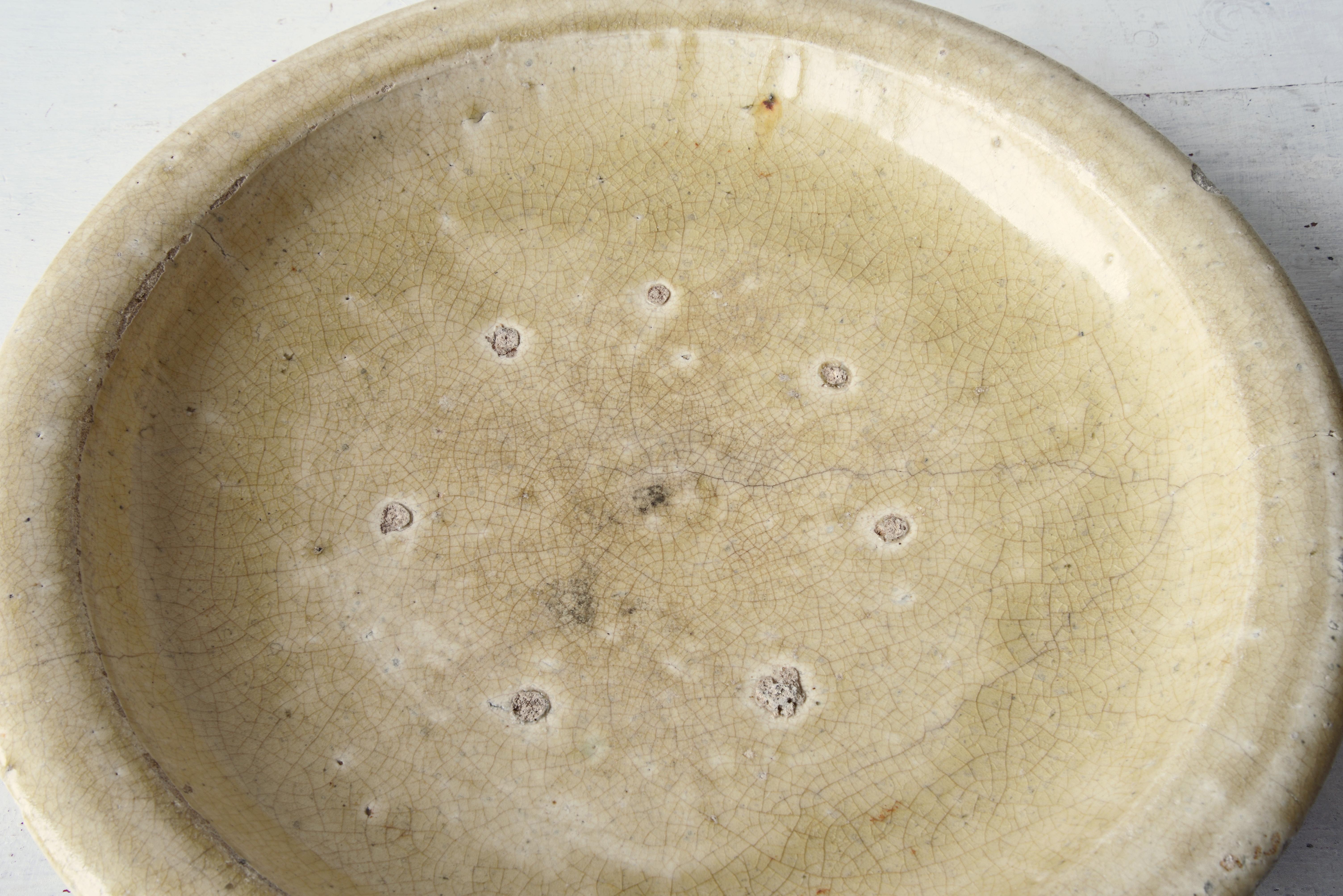 Cuit Grande assiette Ishizara japonaise du 19ème siècle en grès mingei Seto en vente