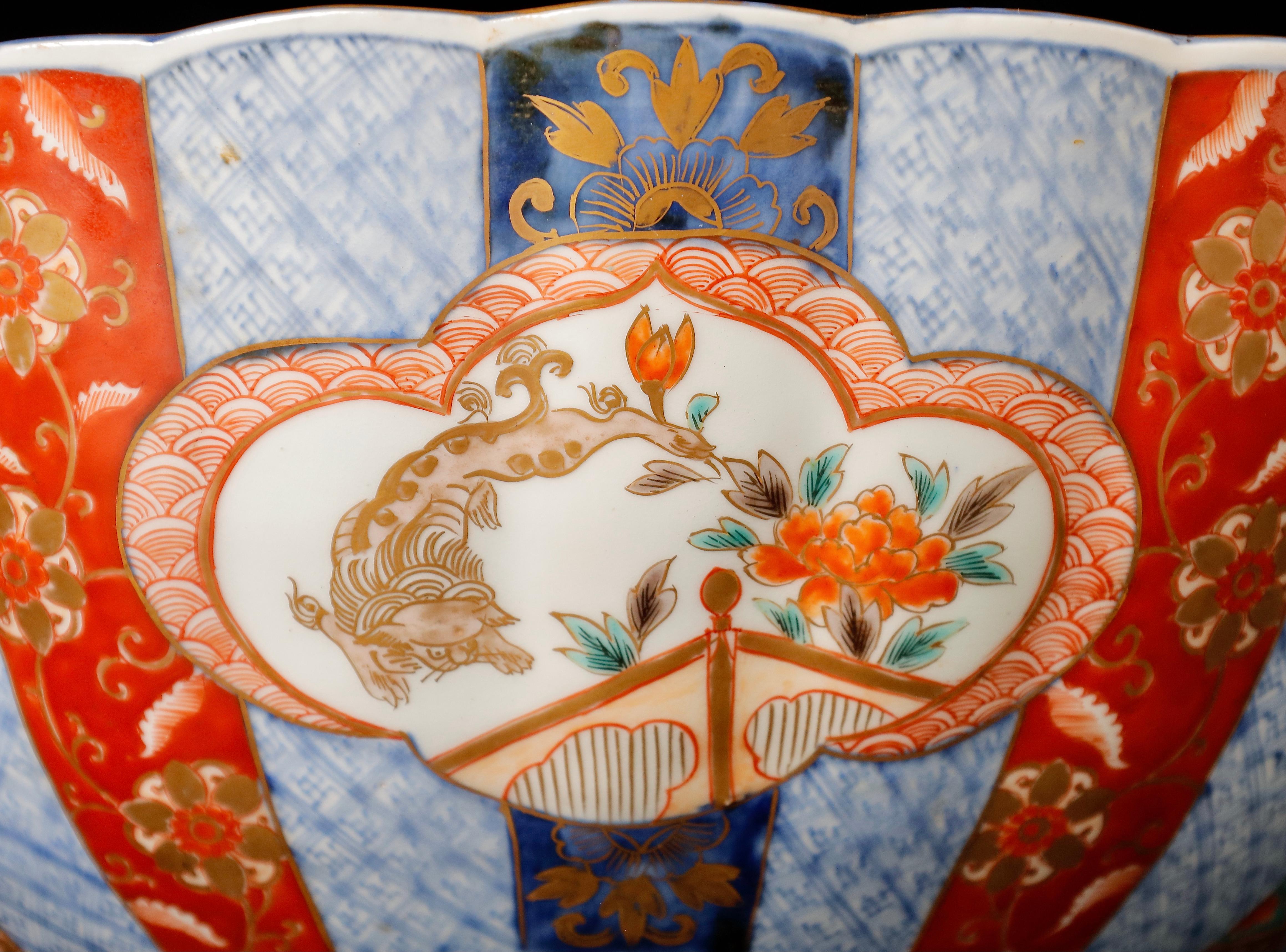Edo P. Imari Hand Painted Ribbed Porcelain Bowl For Sale at 1stDibs