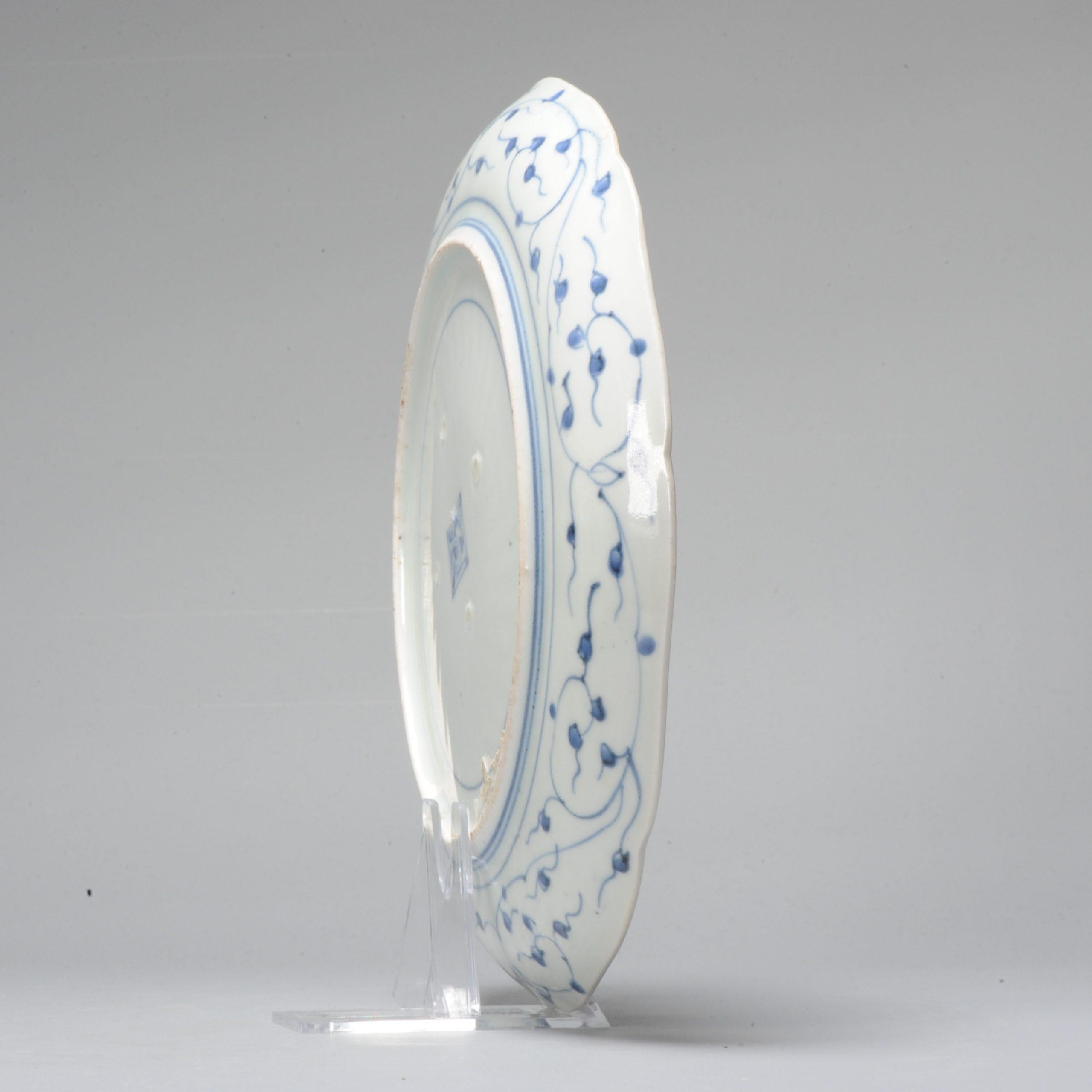 Edo Period 17/18C Japanese Porcelain Dish Polychrome Kakiemon or Arita with Fuku For Sale 2