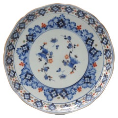 Plat en porcelaine japonaise polychrome kakiemon ou Arita avec Fuku, période Edo 17/18C