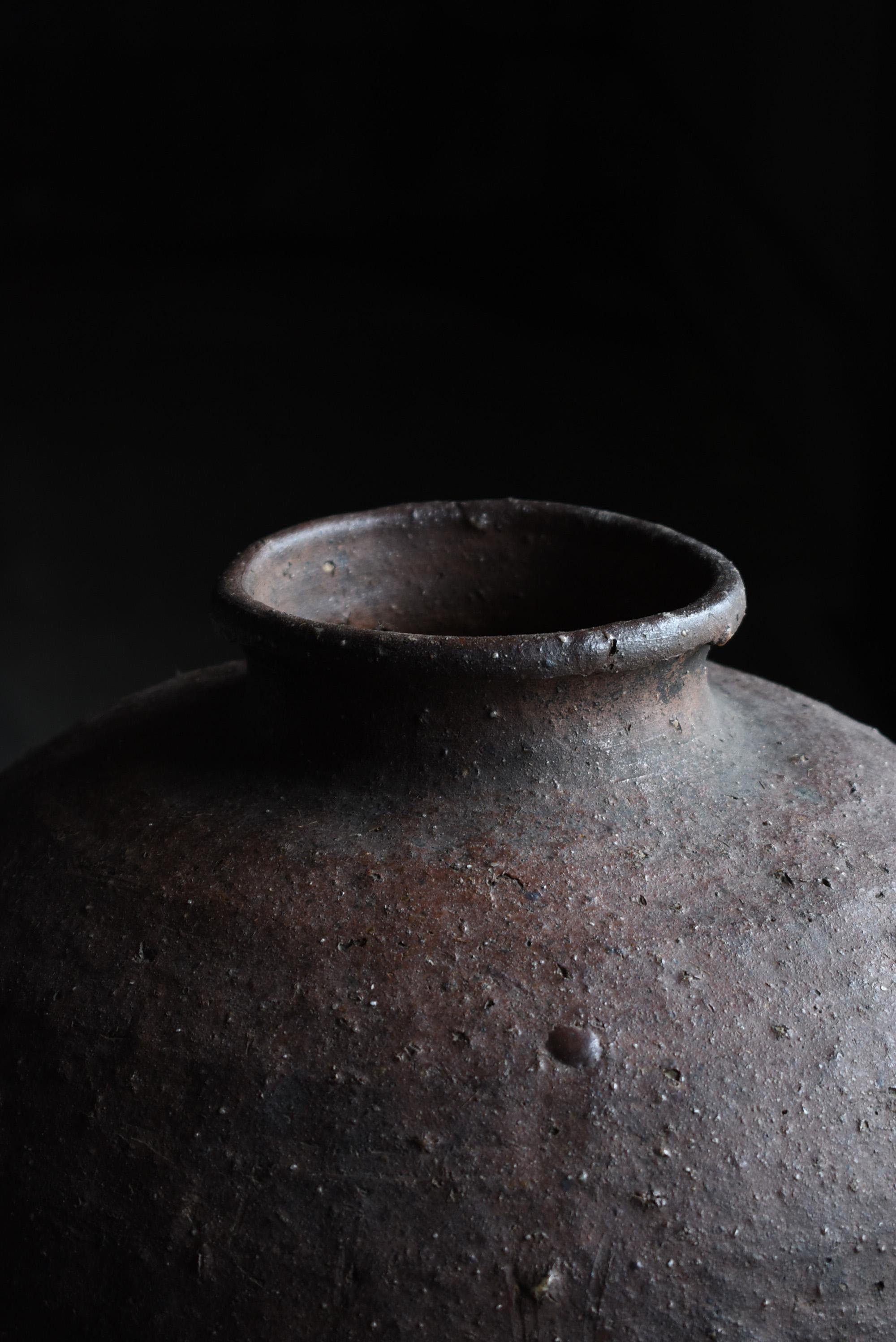Edo Period 1700-1860 Japanese Tsubo Shigaraki Pottery Vase Pot Jar Ceramic In Distressed Condition In Sammu-shi, Chiba