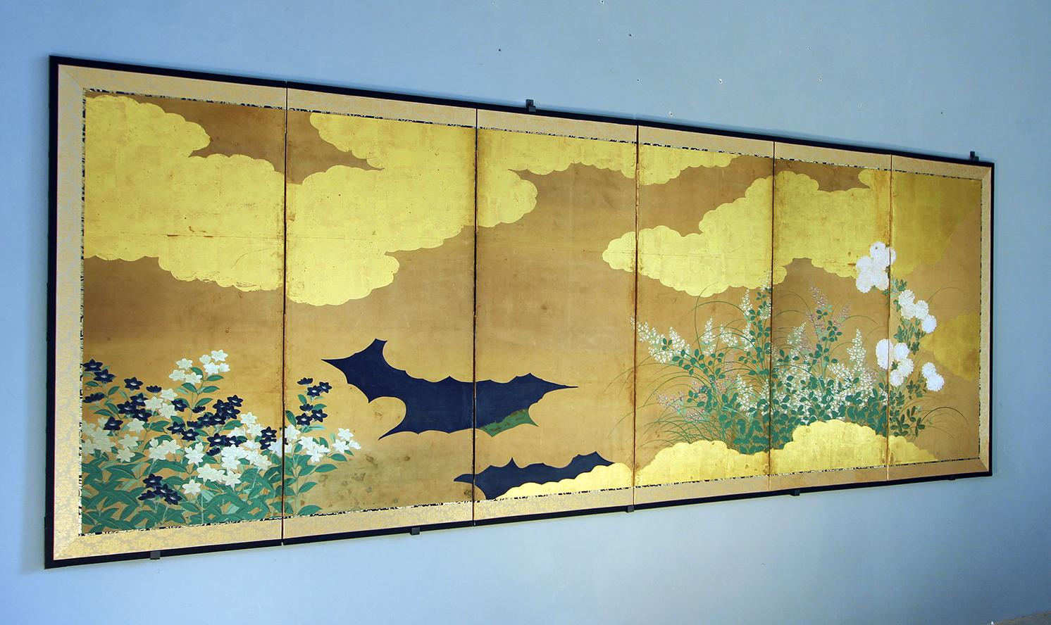 Japanischer klappbarer Raumteiler aus der Edo-Periode des 19. Jahrhunderts mit sechs Tafeln, Blumen auf Blattgold im Angebot 3