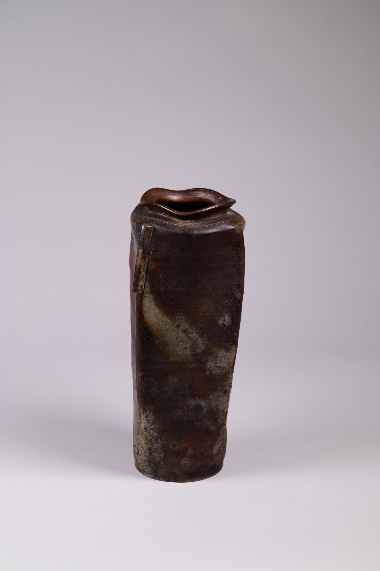 Edo Period Bizen Vase In Good Condition For Sale In Hudson, NY