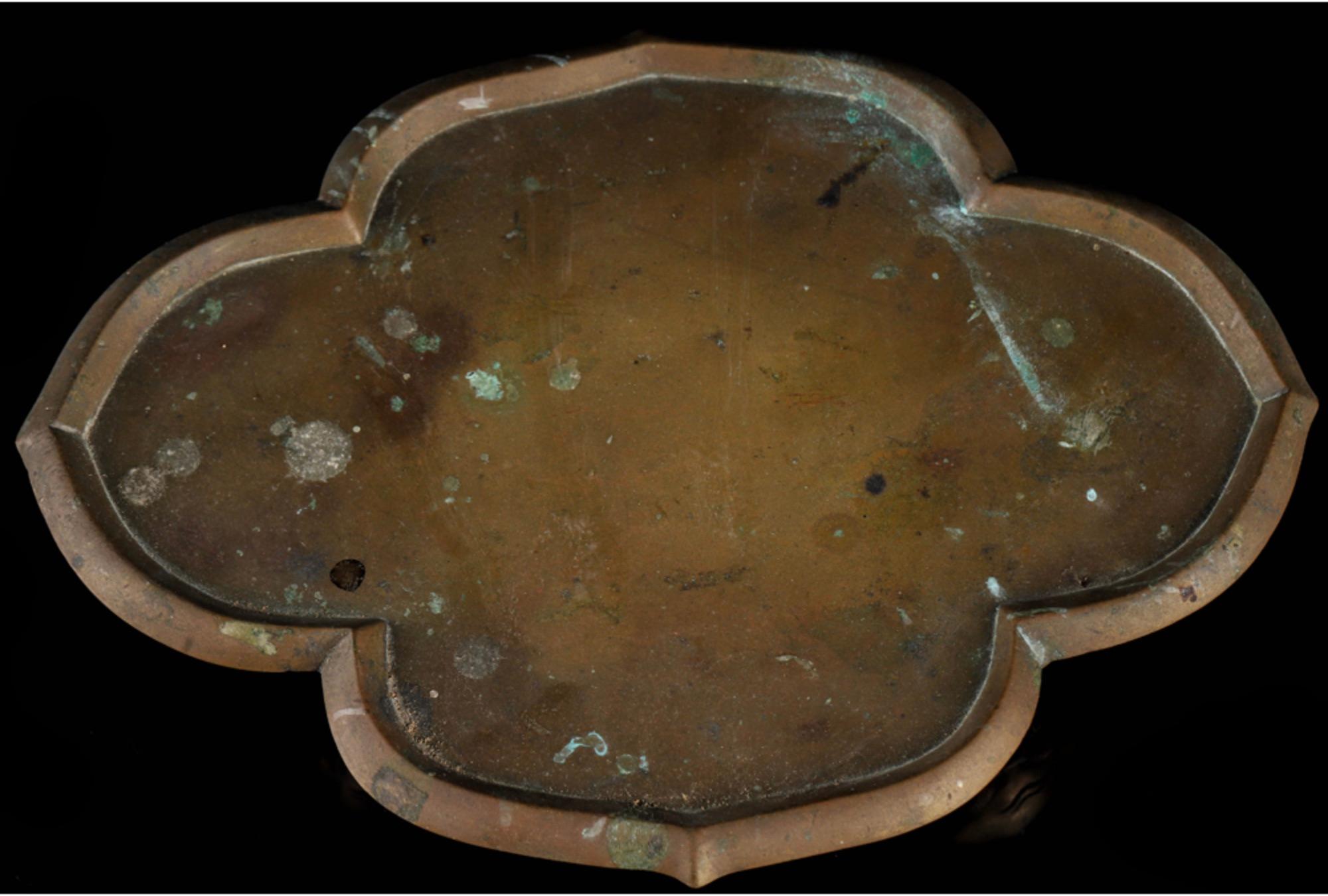 Bronze-Altarständer aus der Edo-Zeit - datiert 1650 (Keian 3), in Auftrag gegeben für Jōrakuji im Angebot 4
