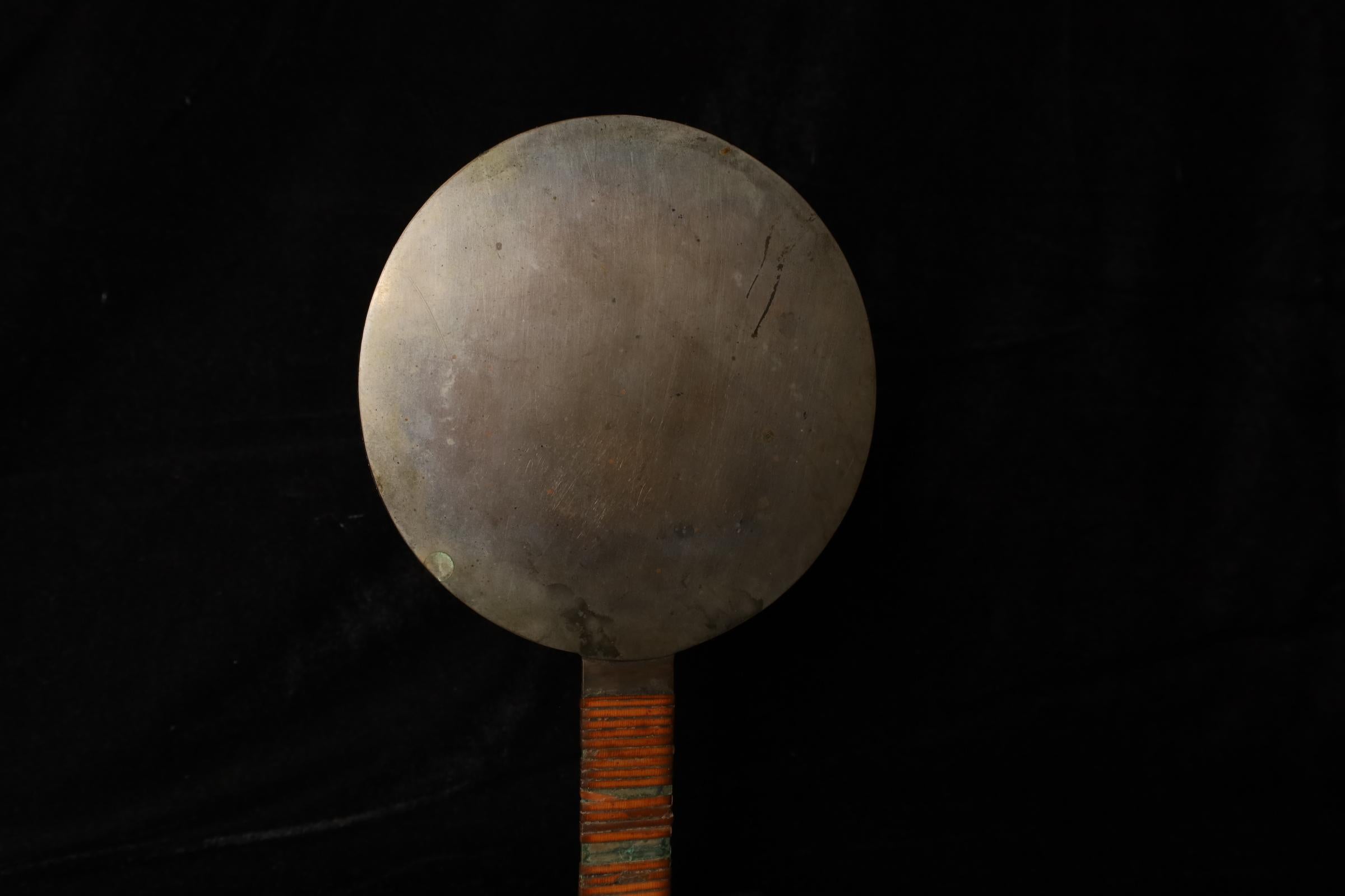 Bronzespiegel aus der Edo-Zeit mit einem seltenen Design, das einen Tiger und Pflaumenblüten darstellt im Angebot 6