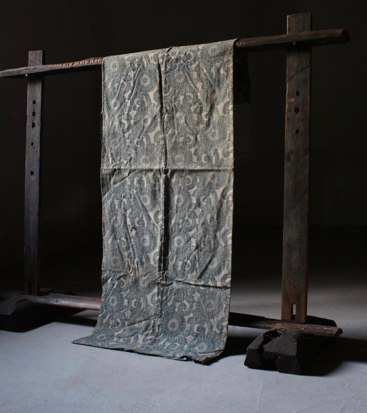 Late 18th Century Edo period coat rack stand, easy to assemble For Sale