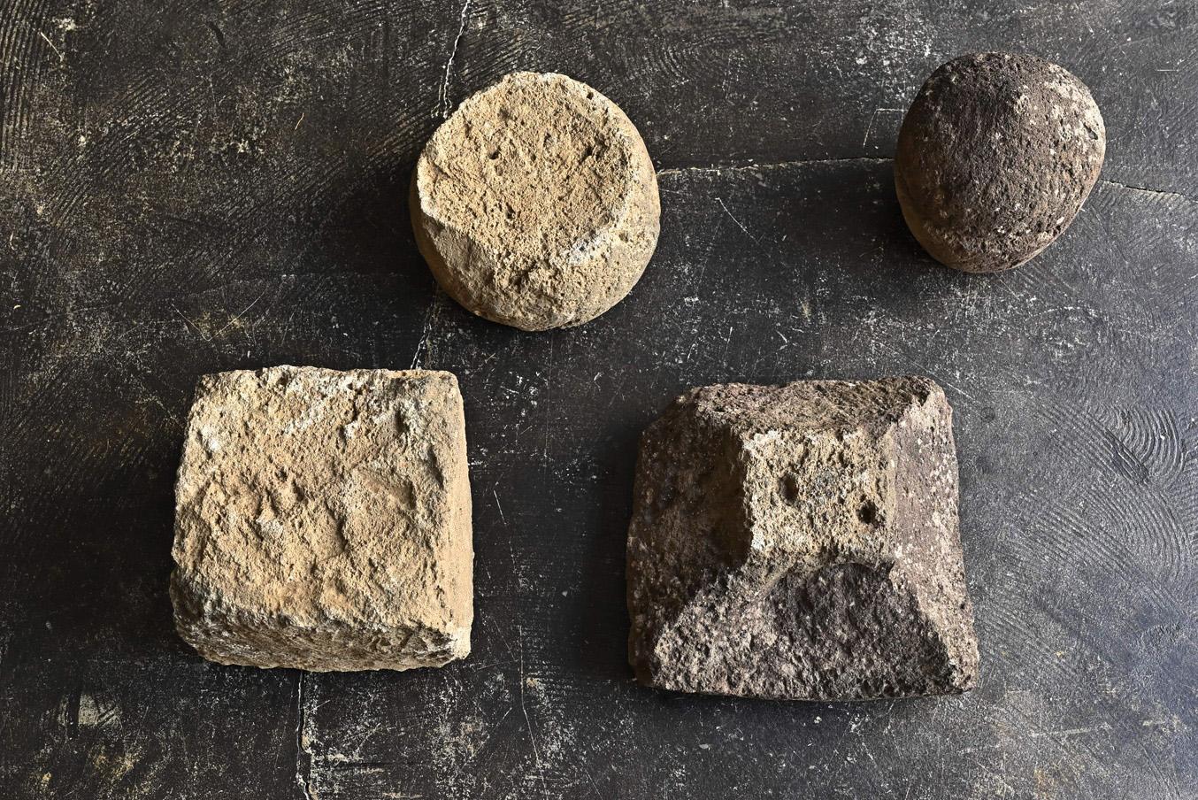 Edo period Japanese antique stone four-tiered tower/1600-1800/Edo/Stone lantern In Good Condition In Sammu-shi, Chiba