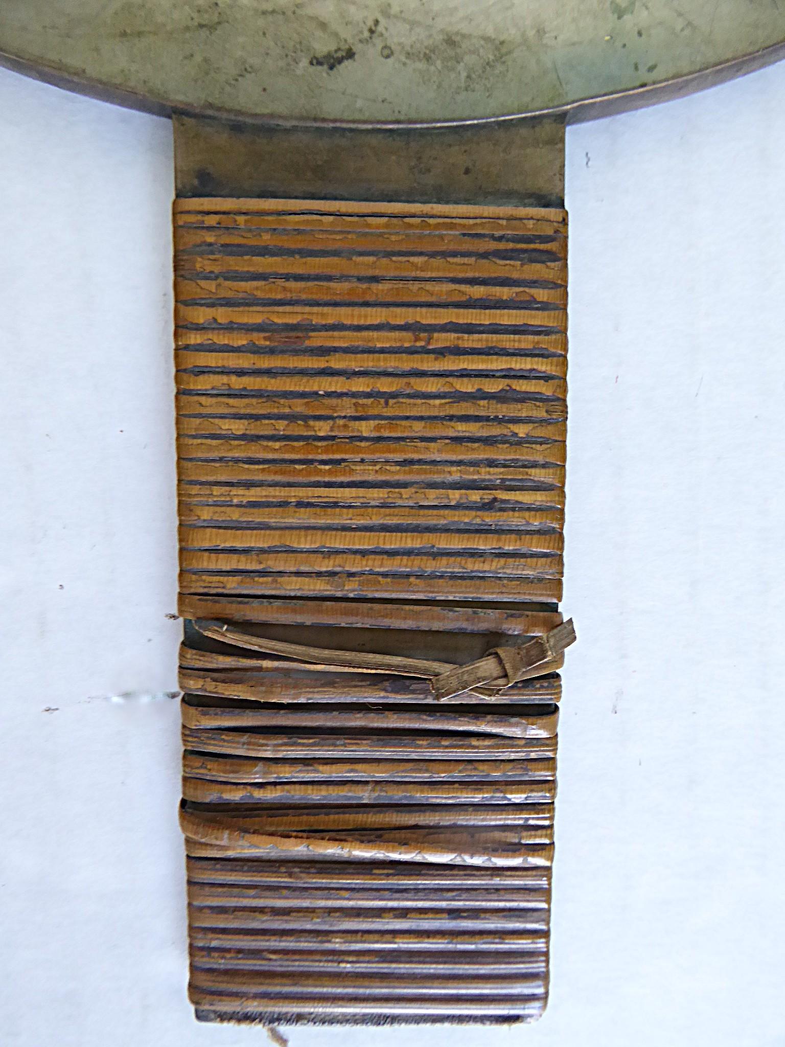 Espejo Japonés de Bronce del Periodo Edo con Caja Lacada  Japón mediados de 1800 en venta 3