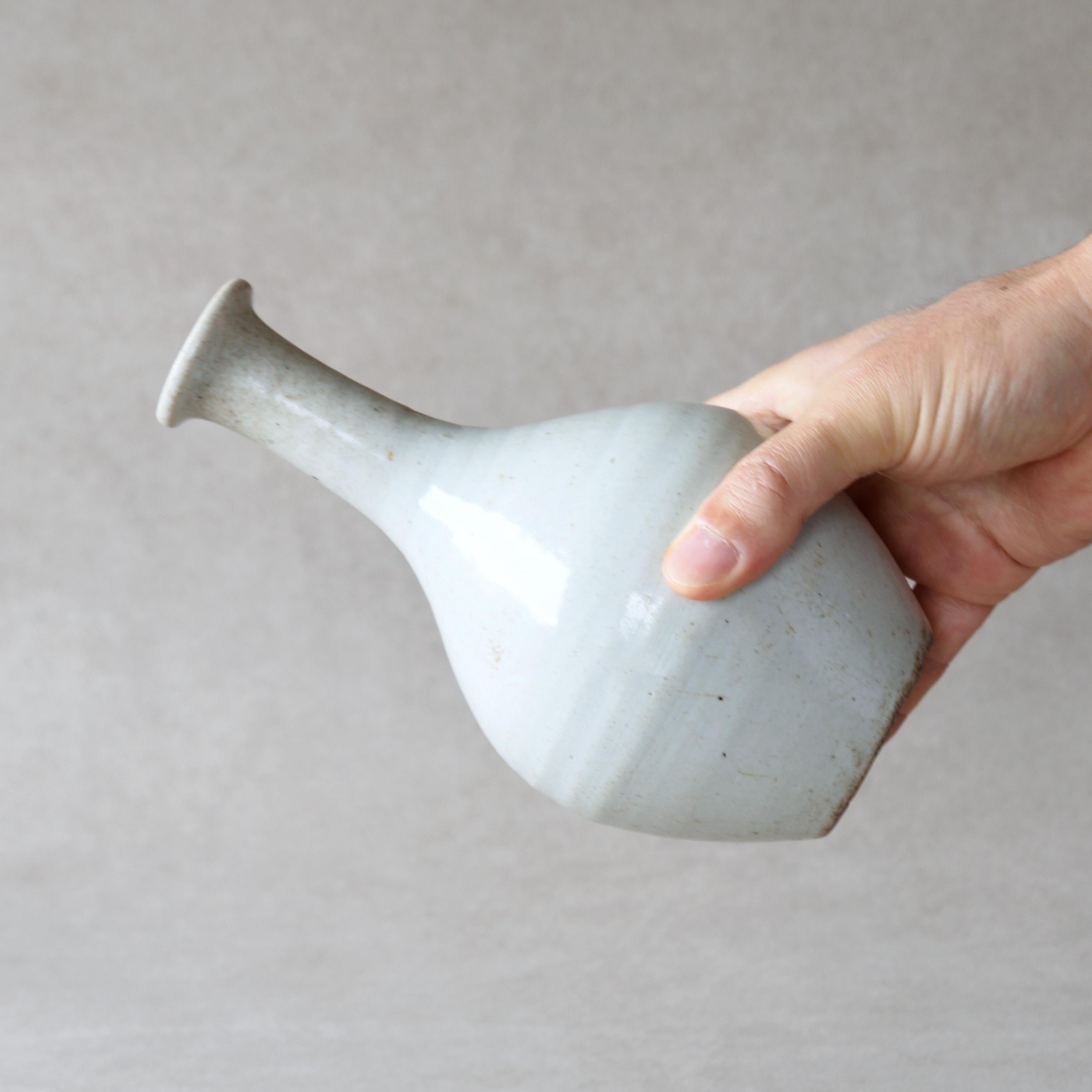 Edo-period Japanese Kurawanka Hasami Ware Porcelain Tokkuri Flask In Distressed Condition For Sale In Chiba, JP