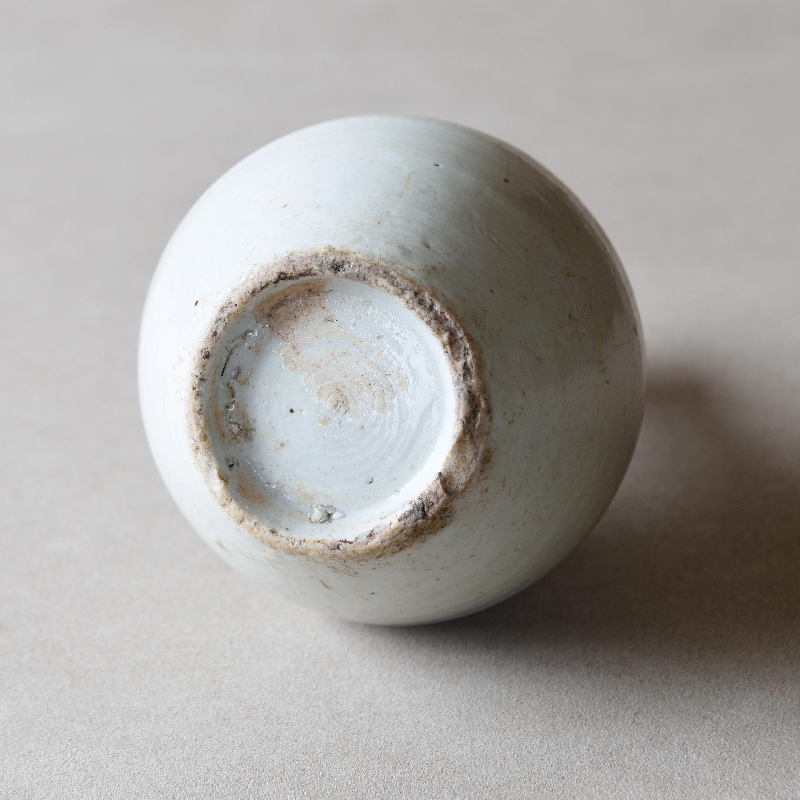 Edo-period Japanese Kurawanka Hasami Ware Porcelain Tokkuri Flask For Sale 1
