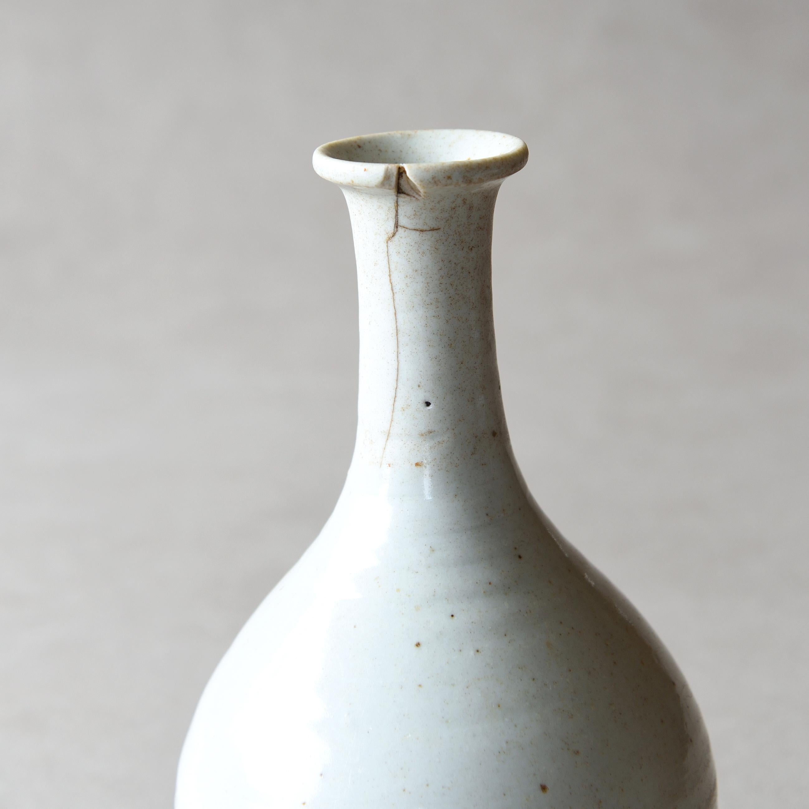 Edo-period Japanese Kurawanka Hasami Ware Porcelain Tokkuri Flask For Sale 2
