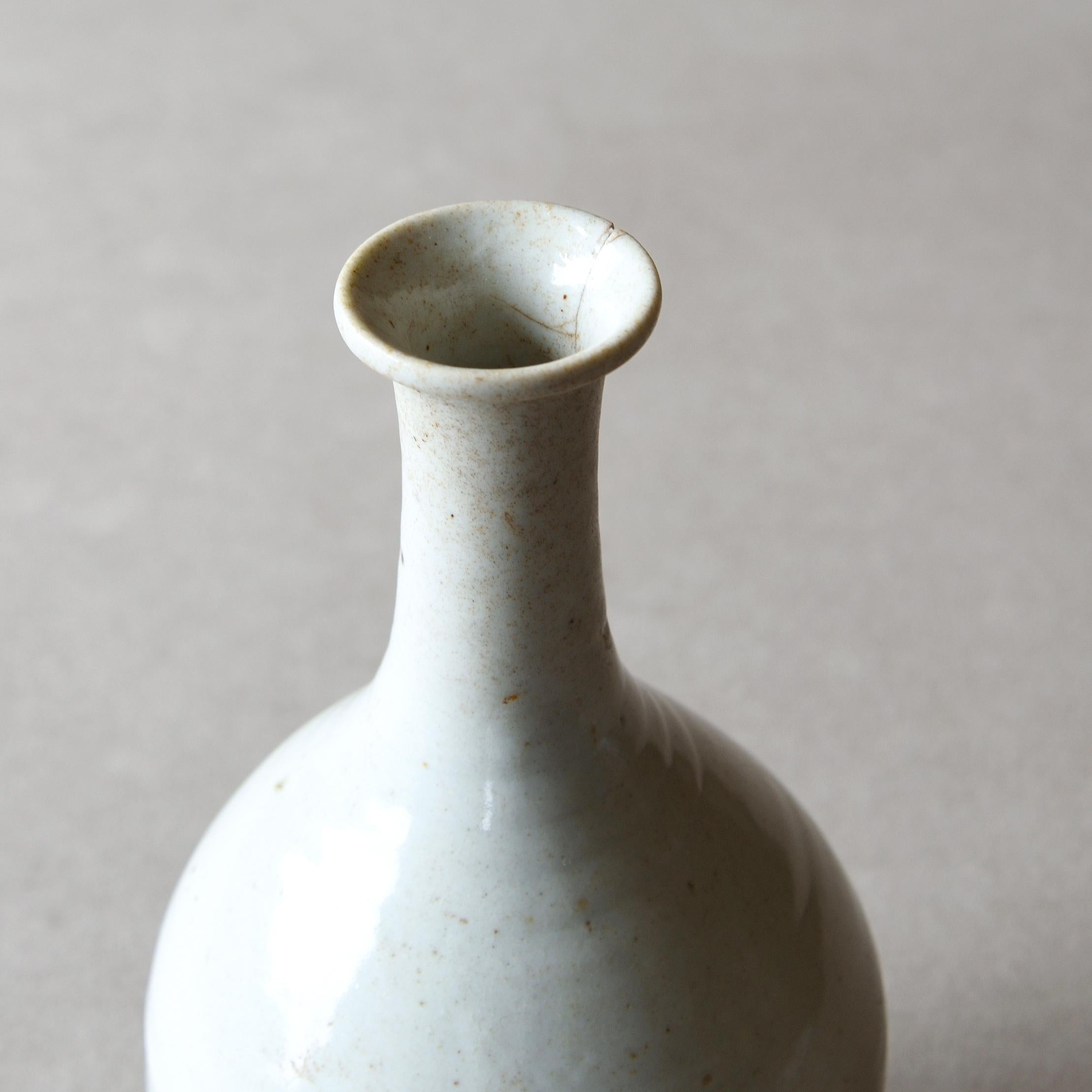 Edo-period Japanese Kurawanka Hasami Ware Porcelain Tokkuri Flask For Sale 3