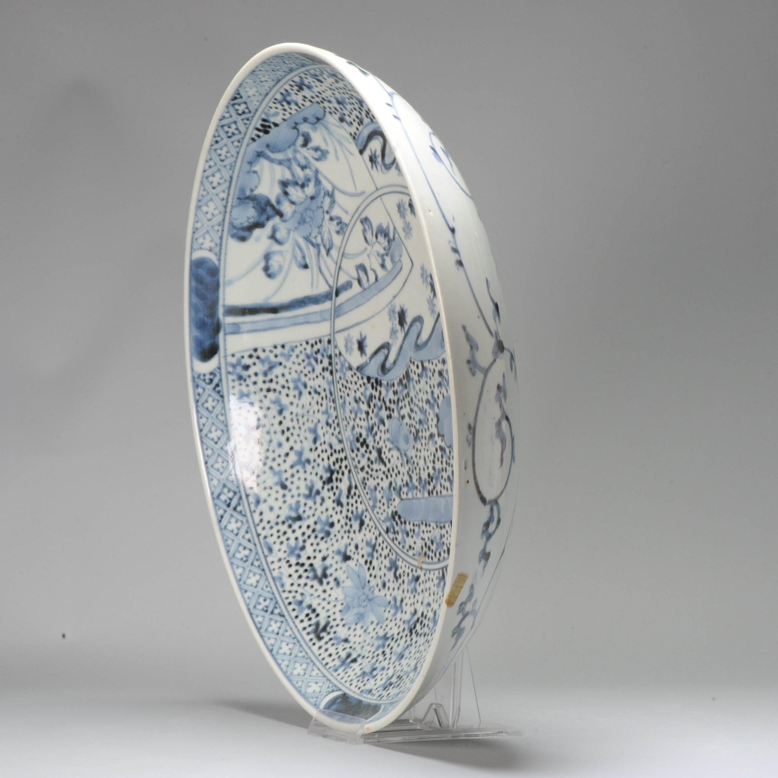 Muy bonito ejemplar del periodo edo (siglo XVII o principios del XVIII) en buen estado. De mayor tamaño

Marcado en la base con una marca Fuku.

Más información:
Material: Porcelana y cerámica
Estilo japonés: Kakiemon
Región de origen: Japón