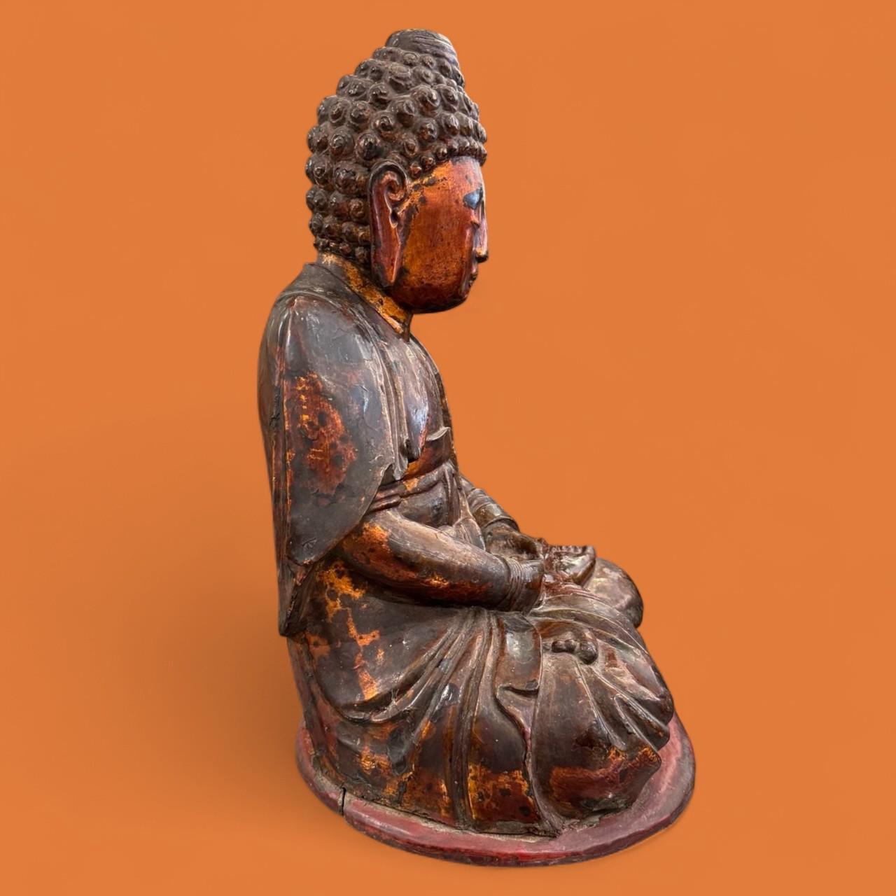 Edo Period Japanese Seated Buddha Sculpture, 19th Century In Good Condition For Sale In NICE, FR