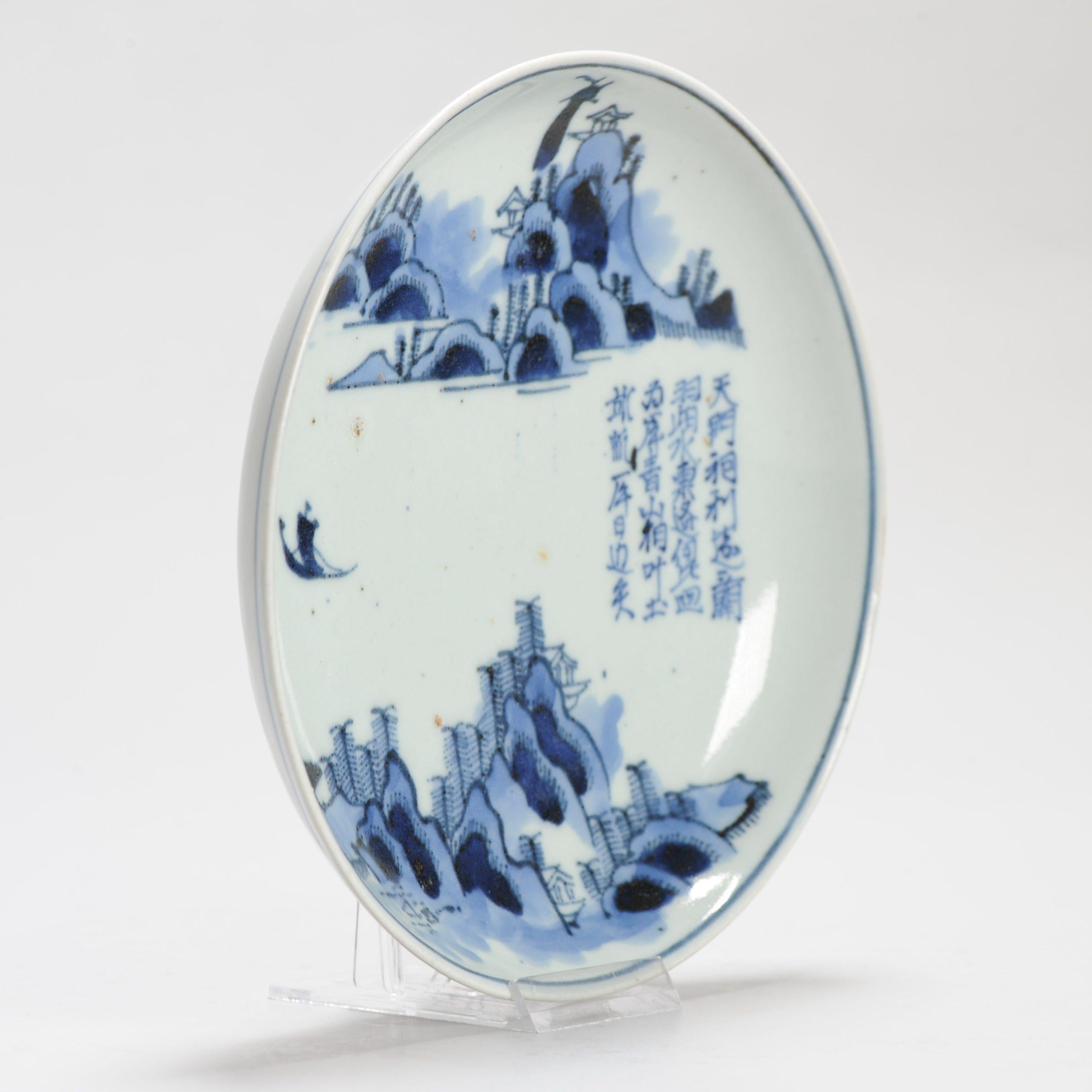 Ein großartiger Teller, wahrscheinlich aus der zweiten Hälfte des 17. Jahrhunderts, zarte Malerei und Form. Es handelt sich um eine japanische Version eines bekannten Late ming-Gerichts (siehe auch Bilder). Sehr interessant.

Wir haben eine ähnliche