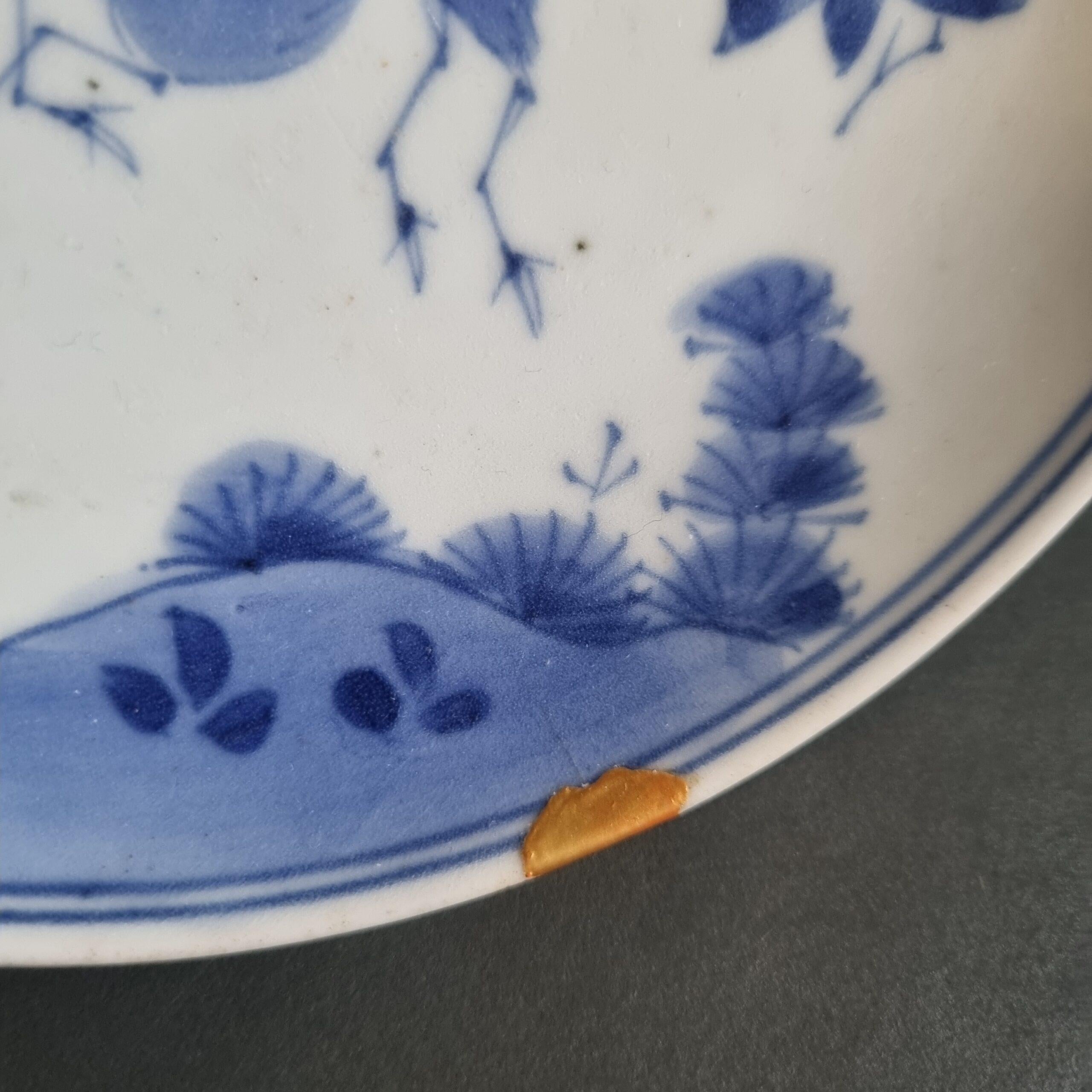 Piatto in porcellana giapponese del periodo Edo Imari Porcelain Arita con cervi e foglie, 1650-1660 ca. In condizioni buone in vendita a Amsterdam, Noord Holland