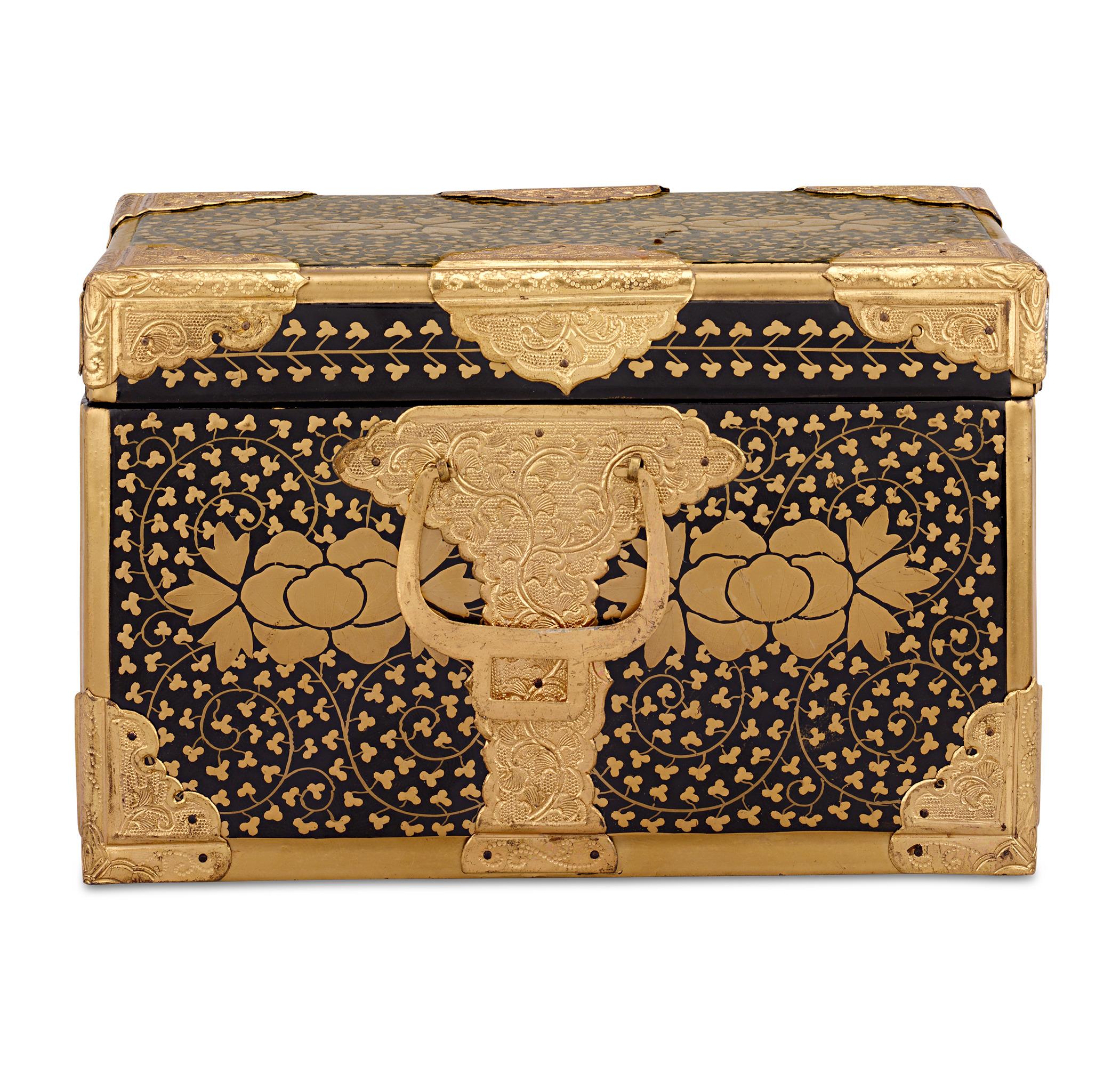Arcón de laca del periodo Edo Japonés en venta
