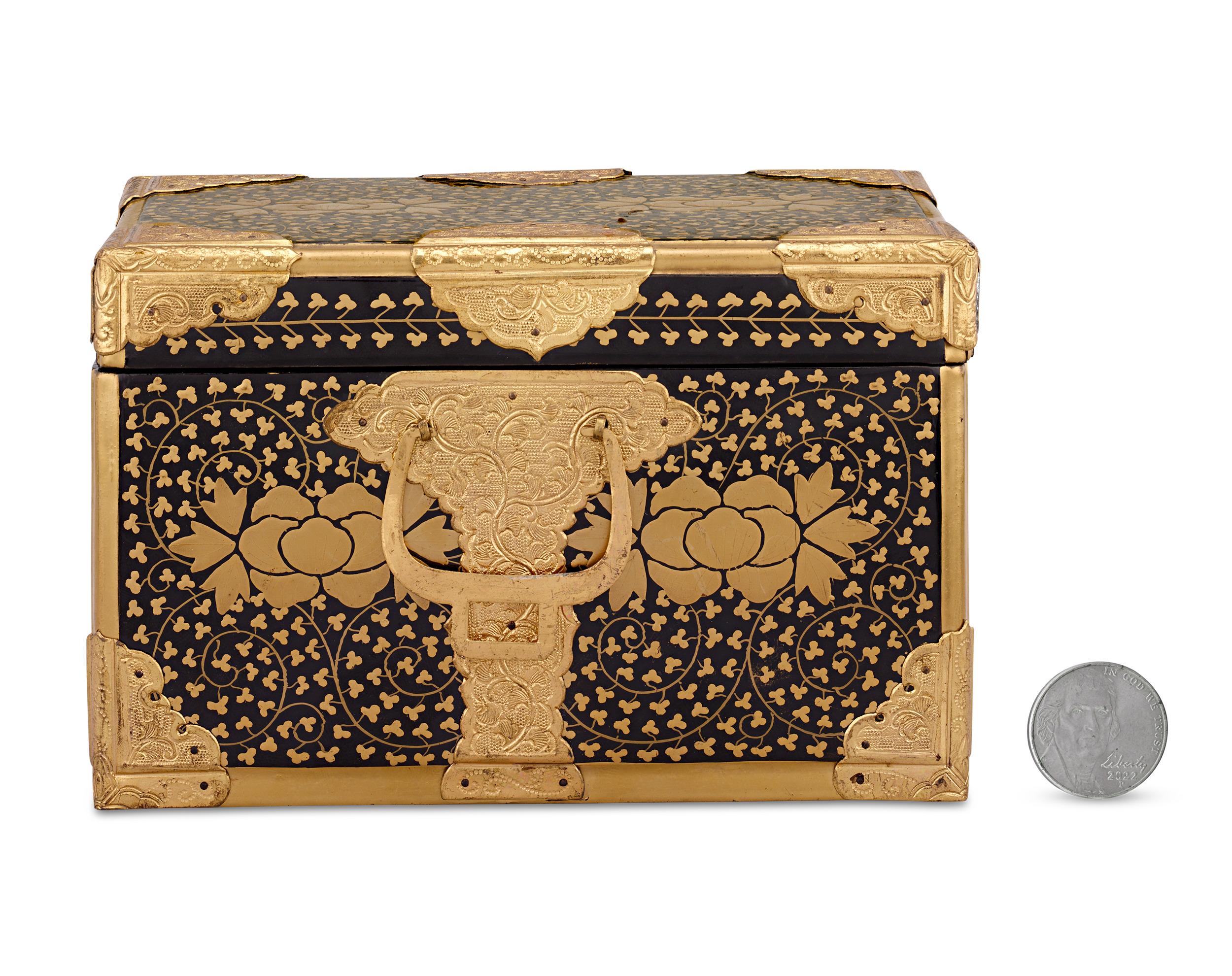 Arcón de laca del periodo Edo siglo XIX en venta